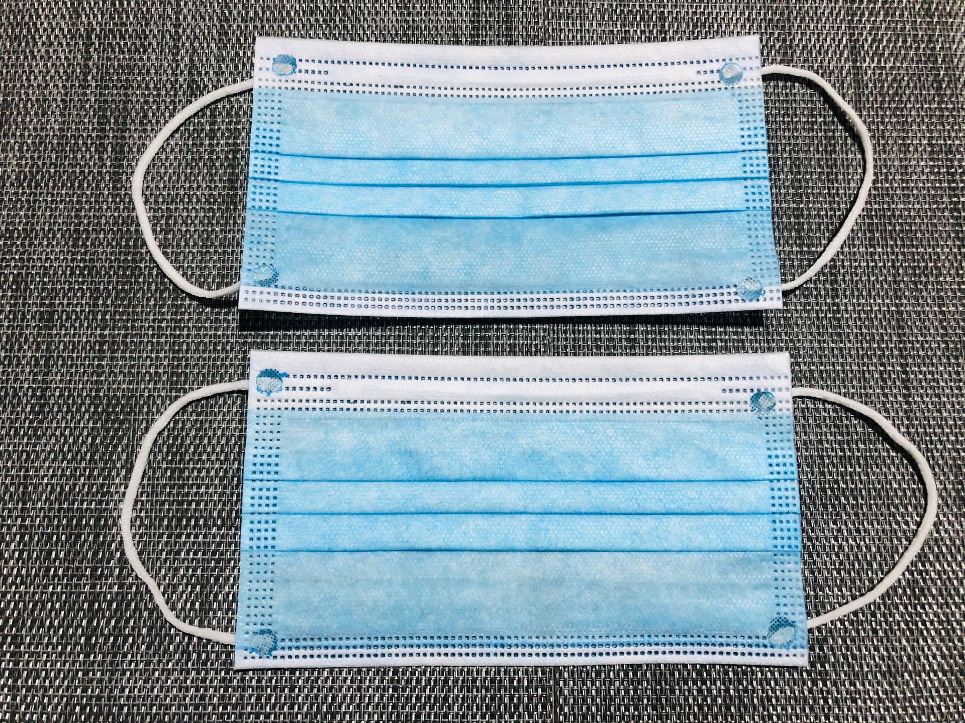 厂家直供现货ce认证ffp2含熔喷布三层一次性使用民用防护防尘口罩