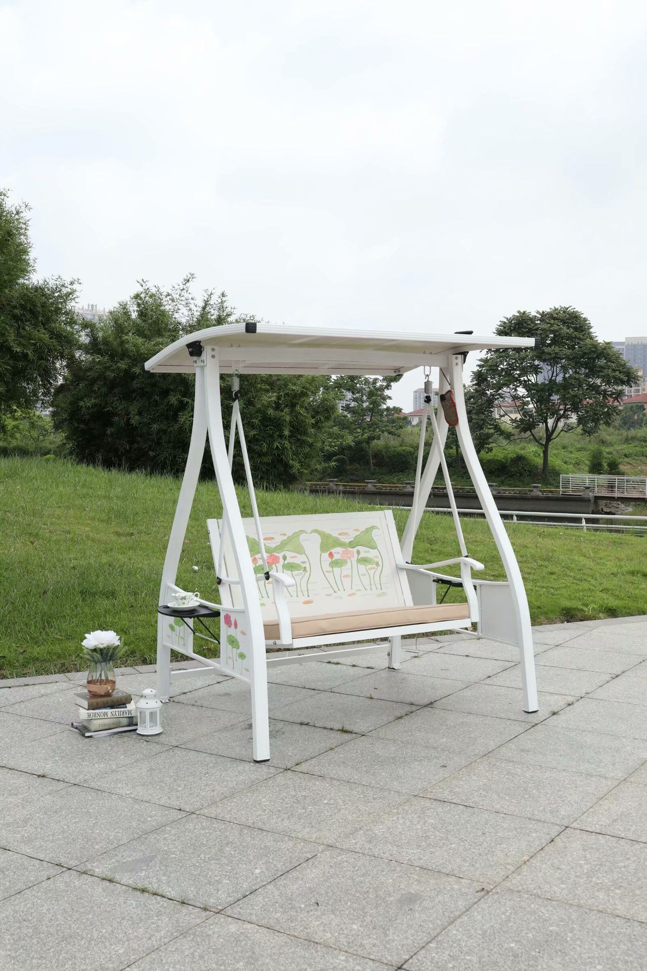 室外户外秋千摇椅庭院成人双人吊椅家用阳台太阳能铁艺铸铝荡秋千