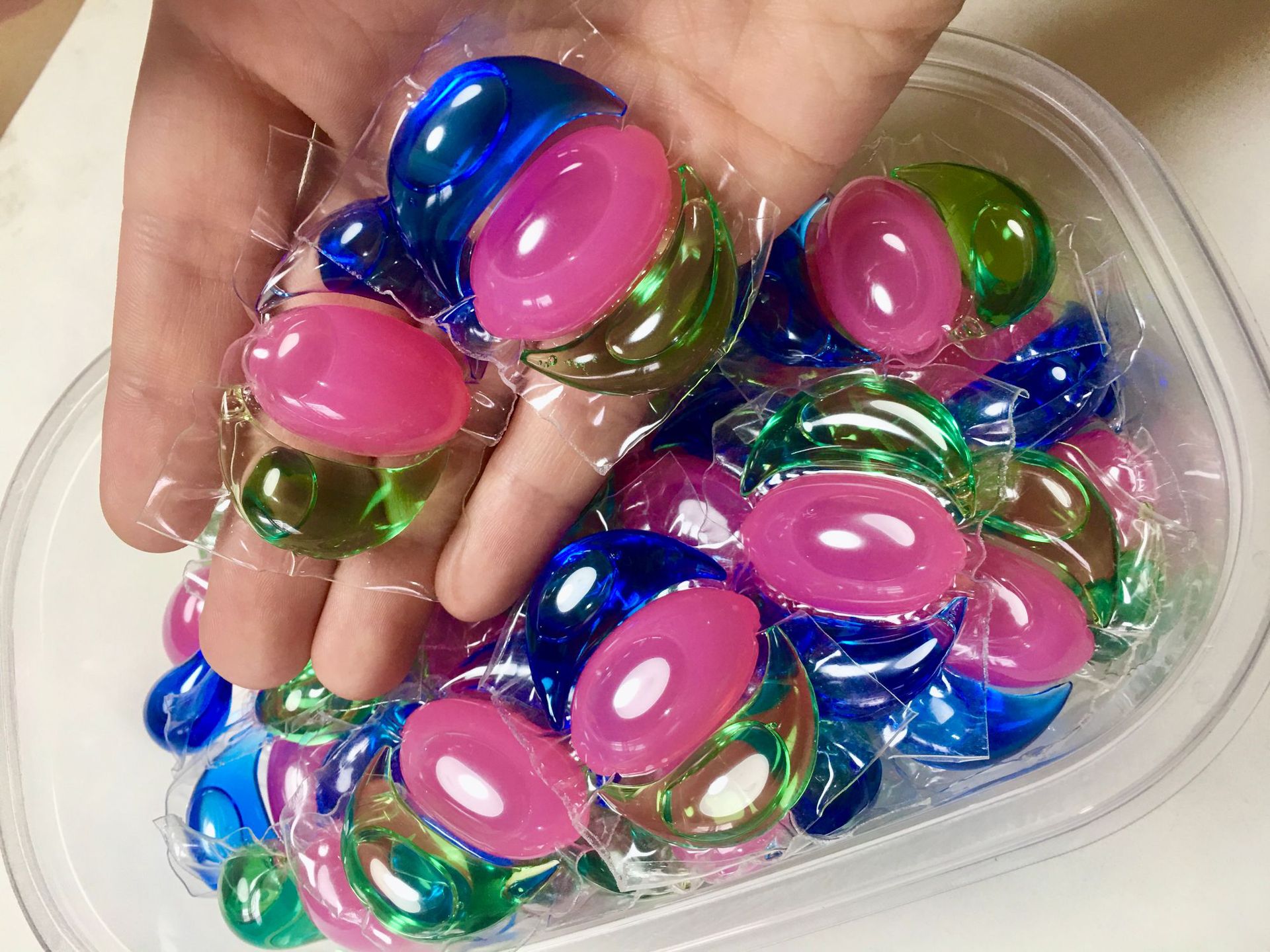 厂家直销三腔洗衣凝珠除菌除螨护色13g30颗防潮装超浓缩洗衣凝珠