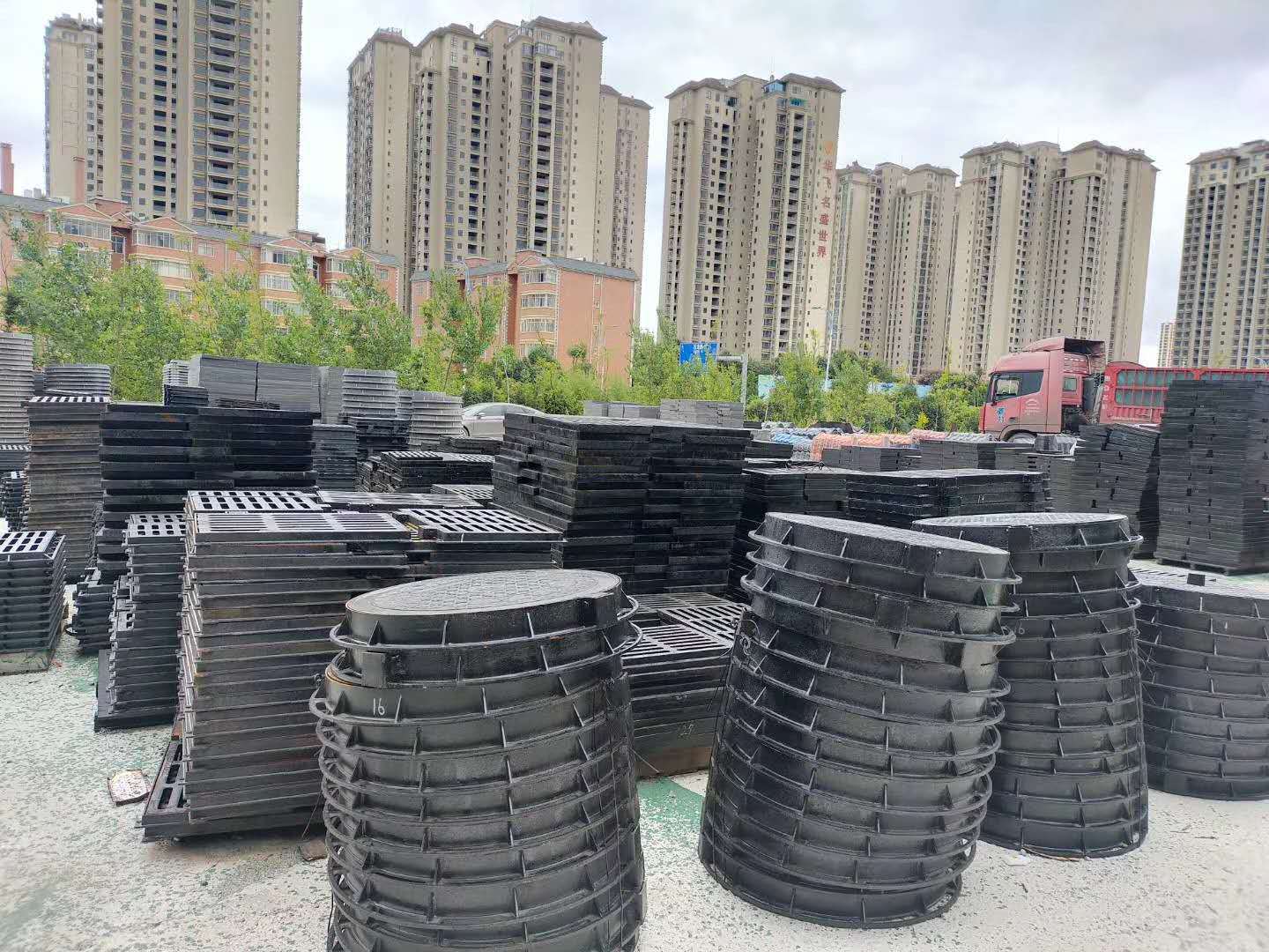 云南厂家井盖板大量现货球墨铸铁井盖 圆形雨水污水井盖