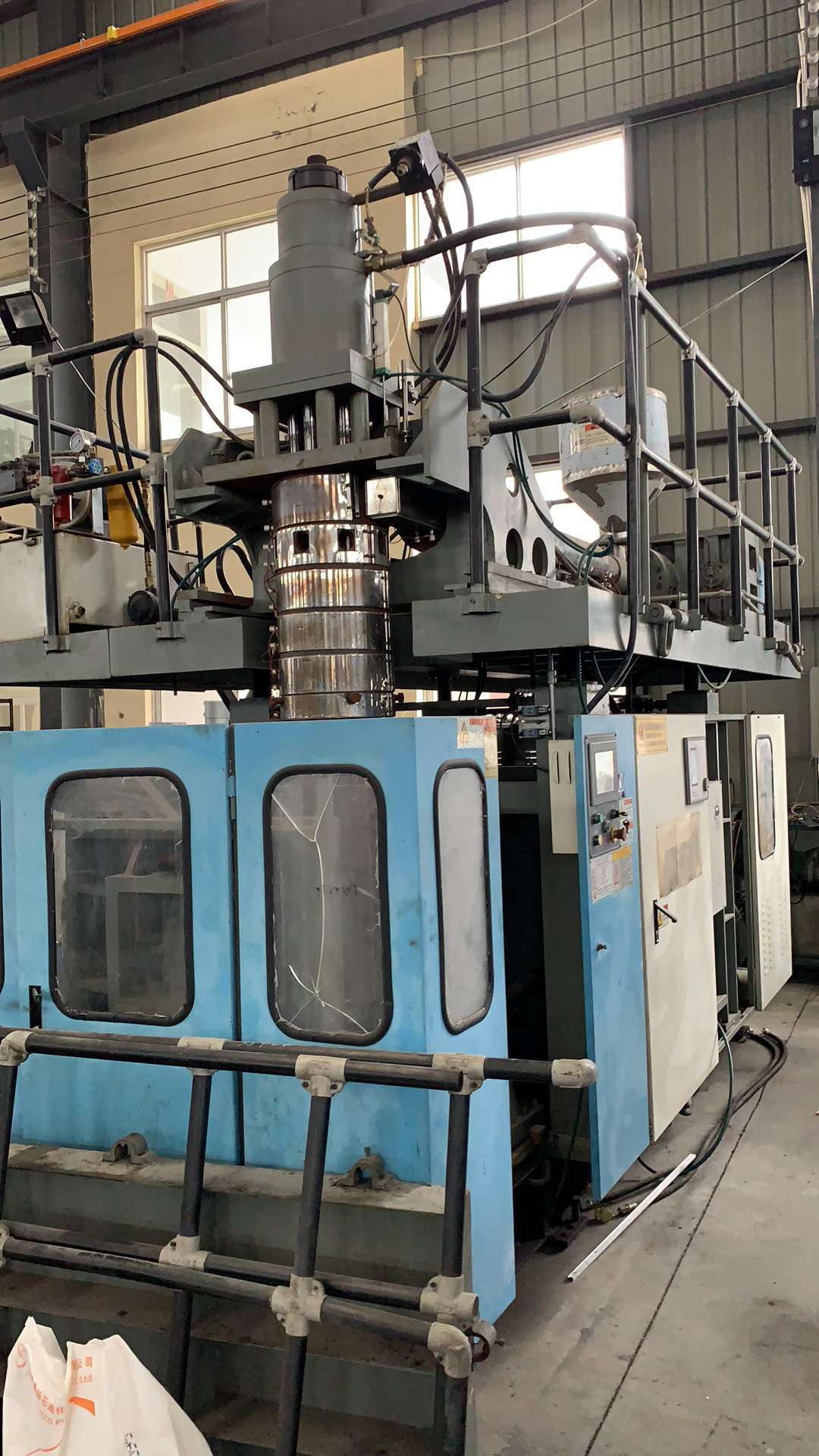 工具箱 80吹塑机出售 模头5l 最大制品30l 机器2018年 欢迎洽谈