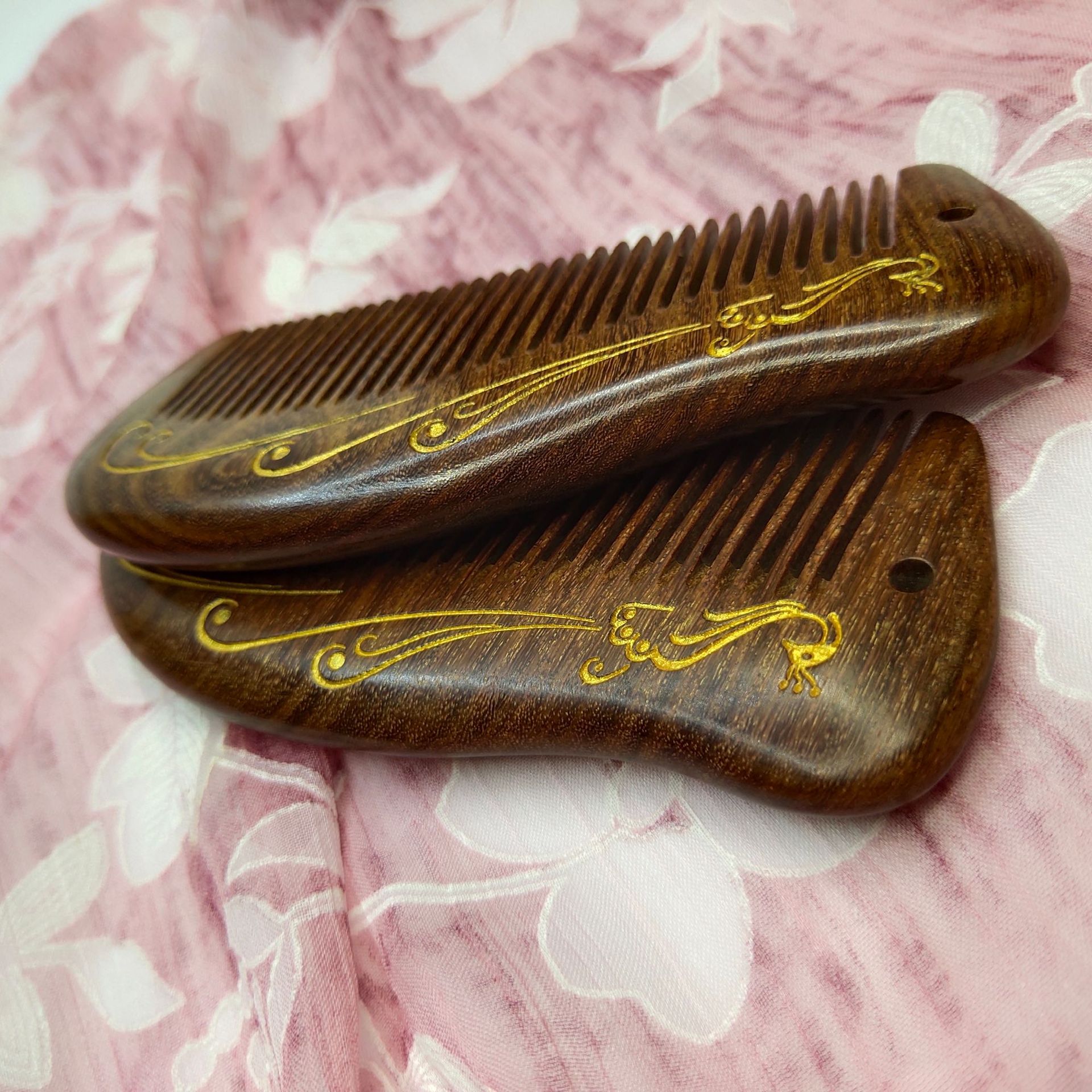 厂家直发黑金檀木梳子刻花凤凰古典小梳子免费刻字及logo新款木梳