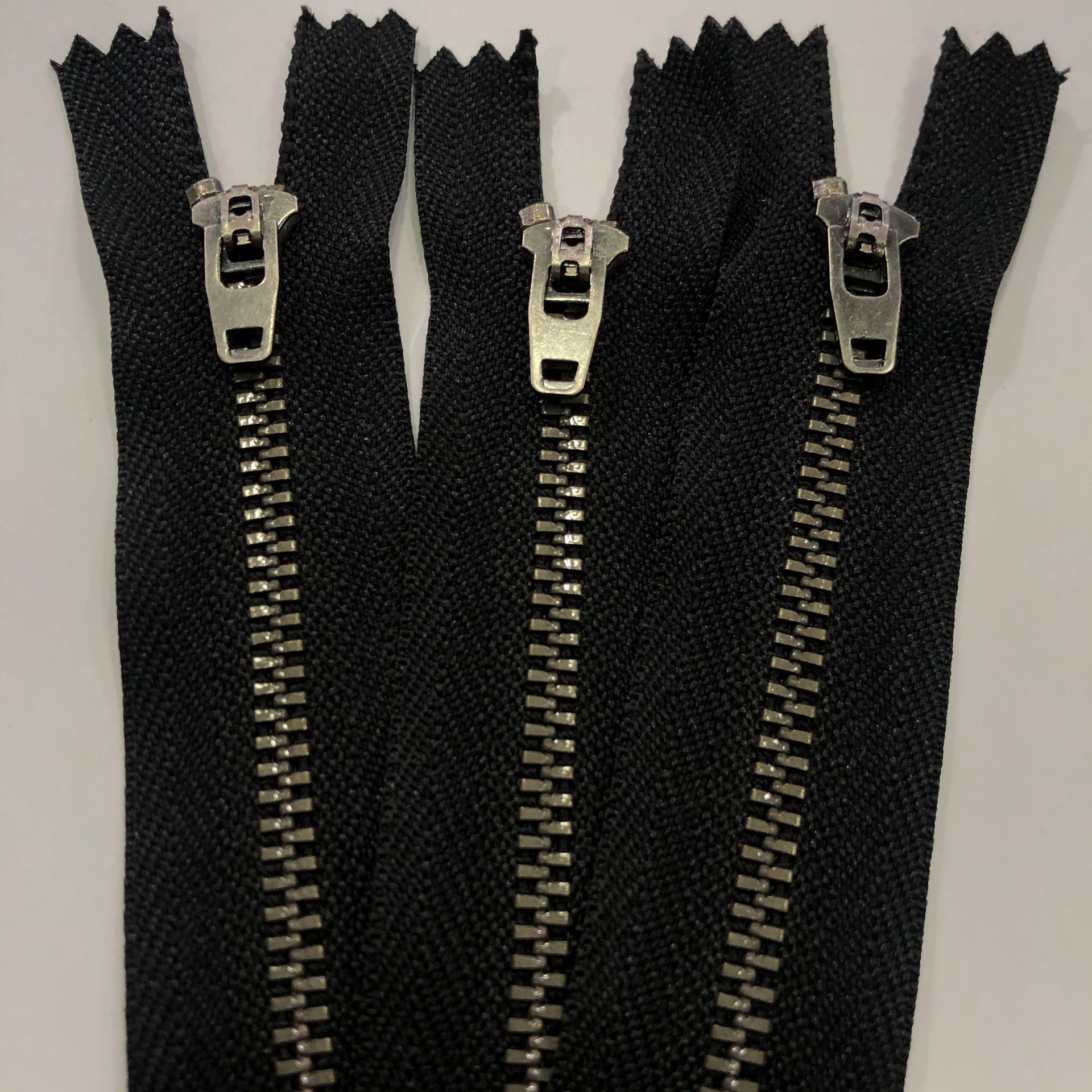 4号y牙拉链 金属弹簧头裤链 牛仔裤拉链 自锁门禁拉链 现货批发