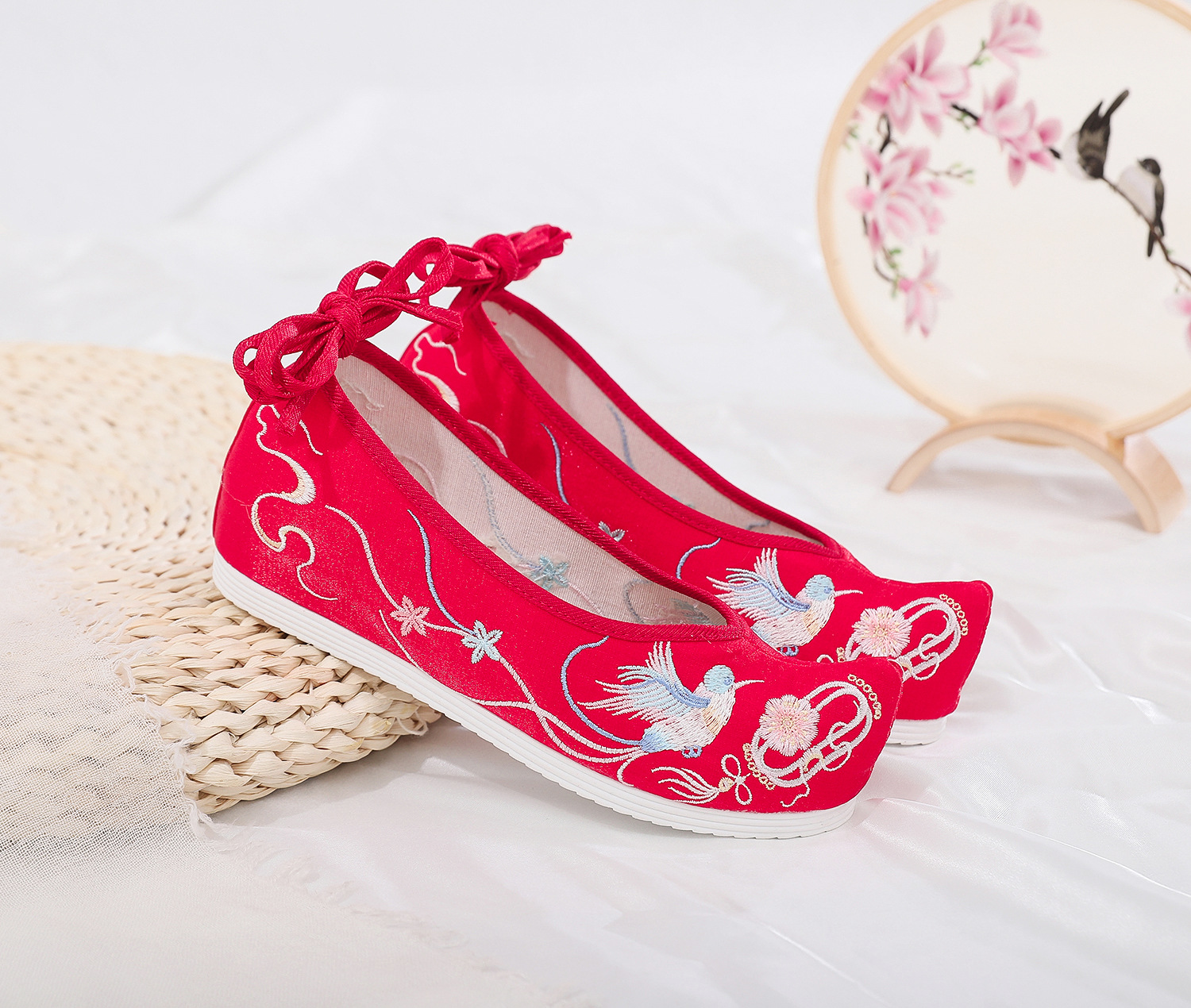 【素鸾】2020夏季新品复古汉服搭配鞋女翘头古风古装绣花女鞋弓鞋