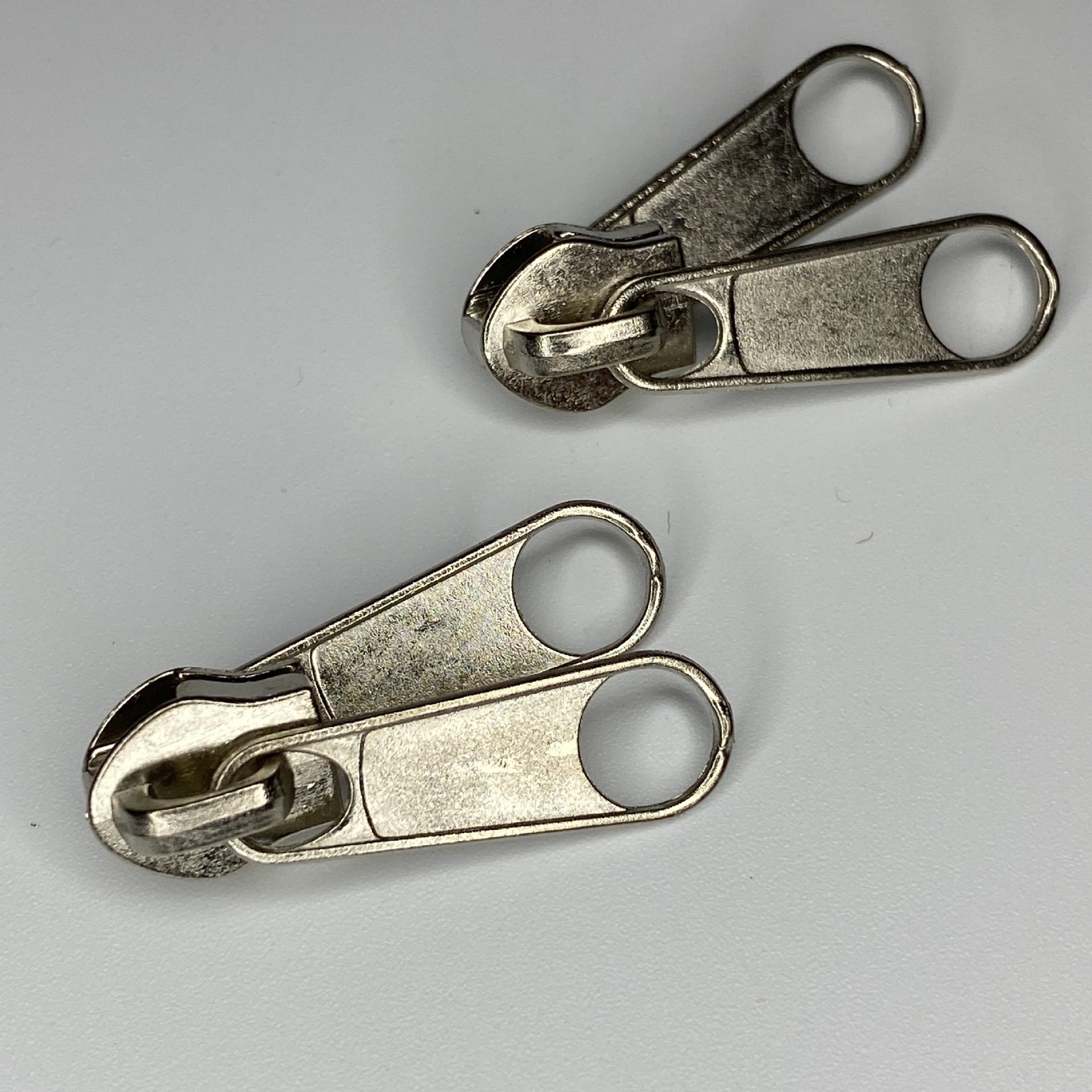 厂家批发3号5号尼龙双拉片象鼻拉头定制箱包服装帐篷锌合金拉链头