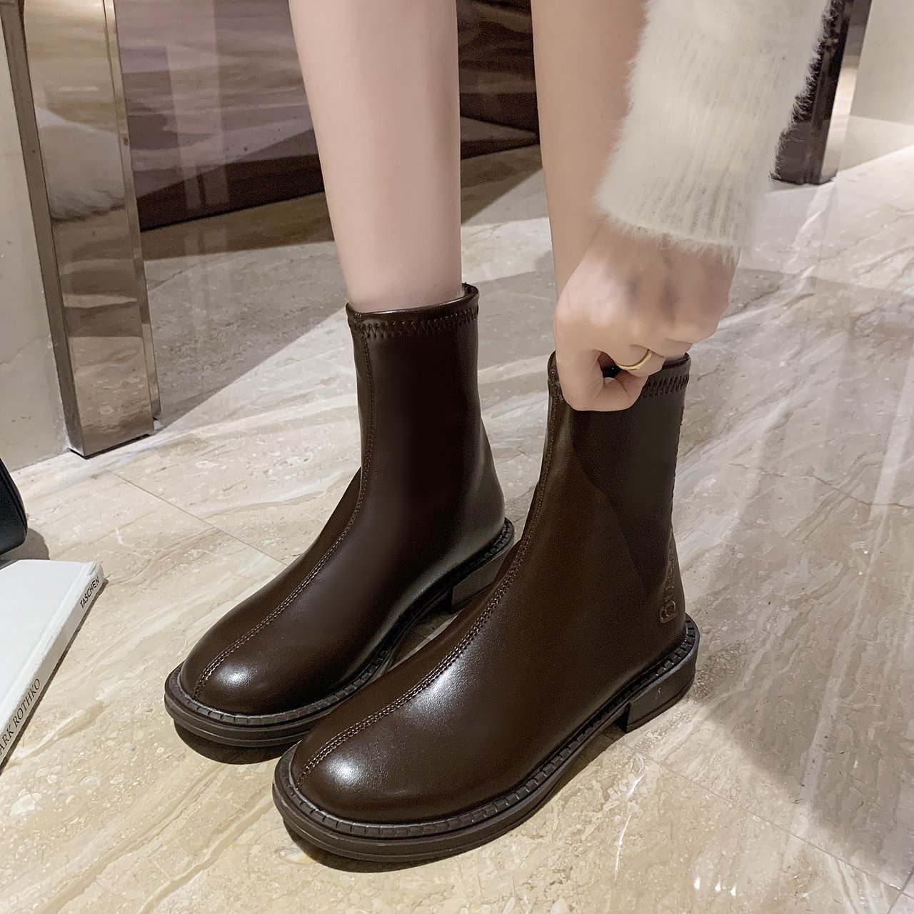 一件代发短靴女2020秋冬新款英伦风时尚女靴加绒保暖马丁靴女