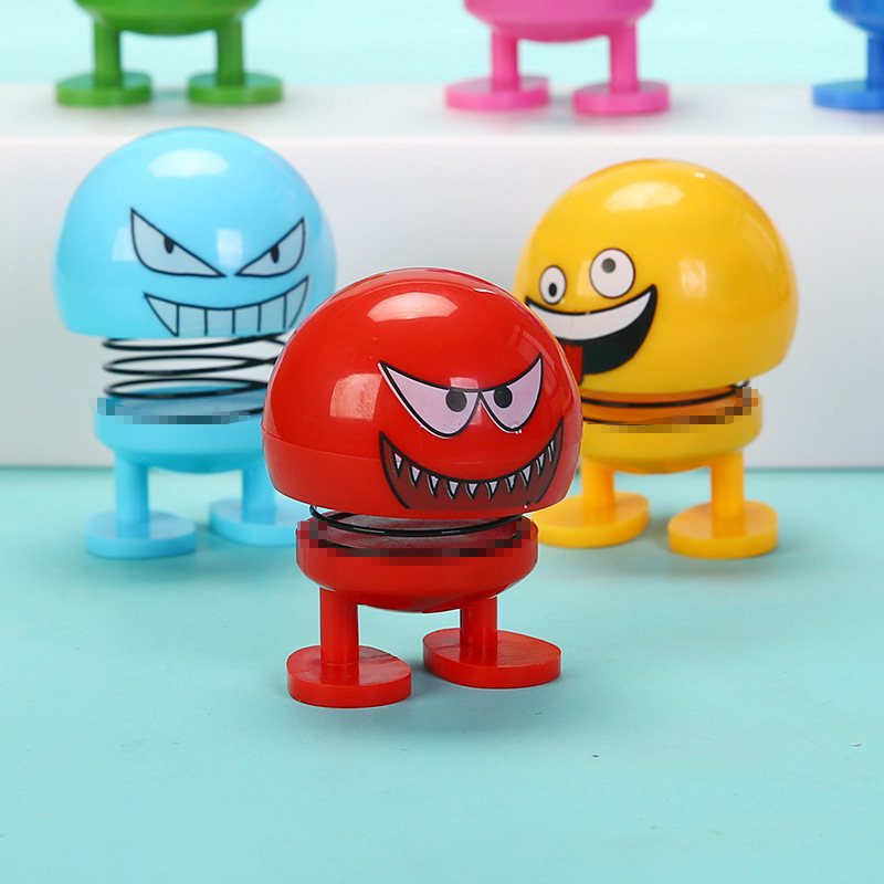 地摊货源 彩色新款摇头公仔弹簧小人玩具弹簧车载汽车内摆件批发