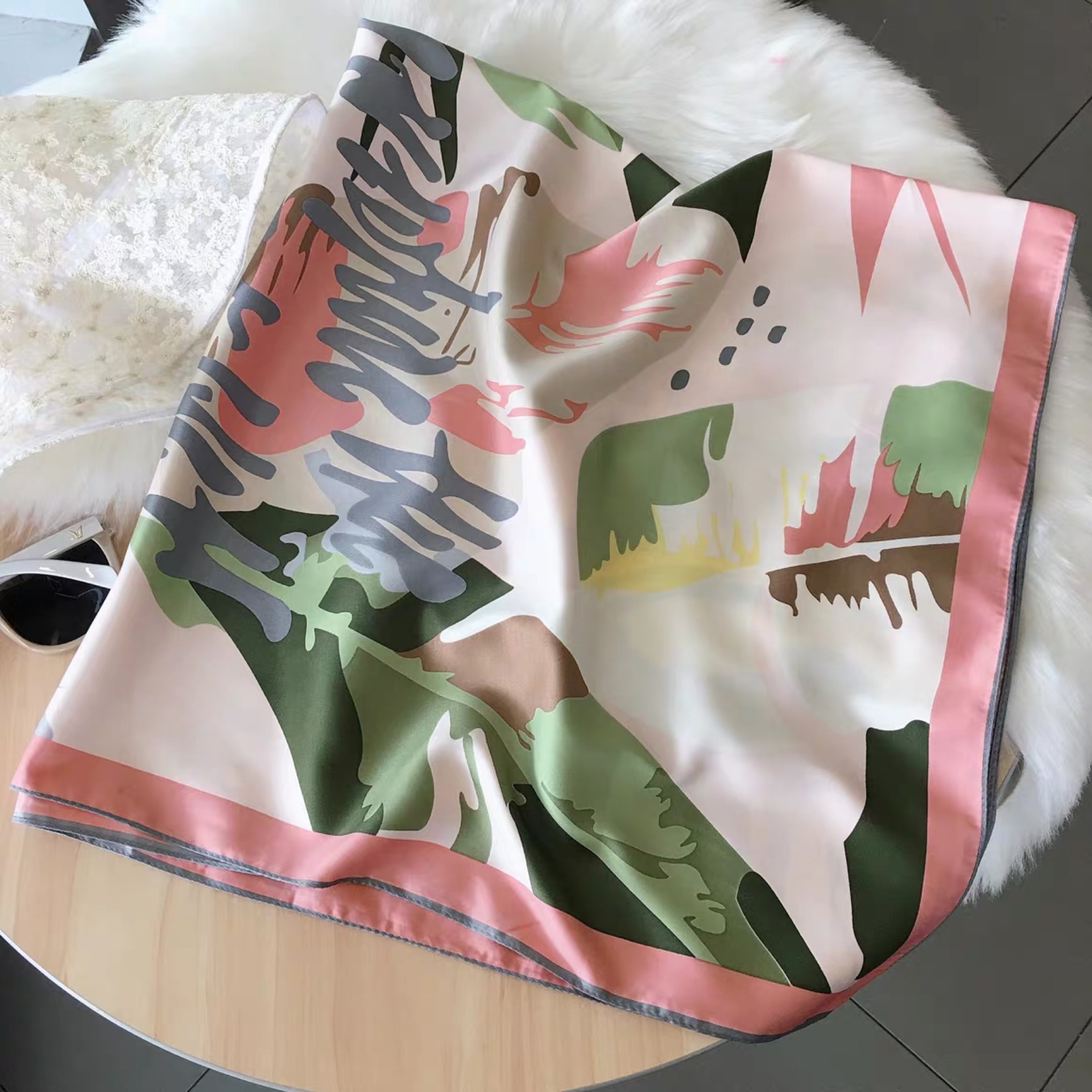 温柔配色粉绿油画叶子大方巾绿色调春季搭配小披肩防晒空调房丝巾