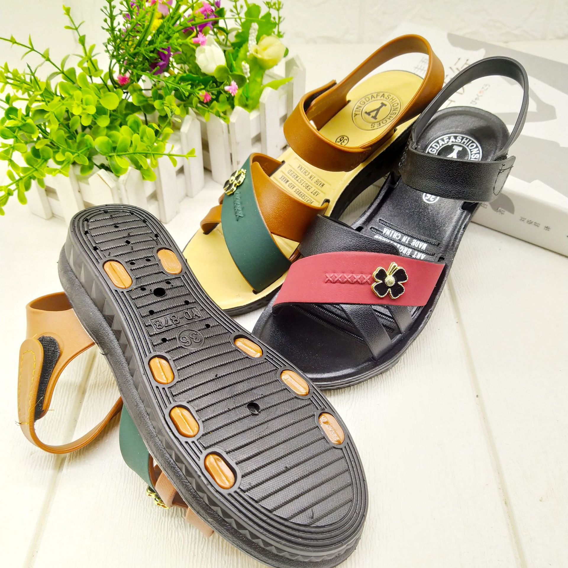 夏季新款女士胶凉鞋防滑耐磨拼色居家外穿沙滩凉鞋摆地摊凉鞋批发