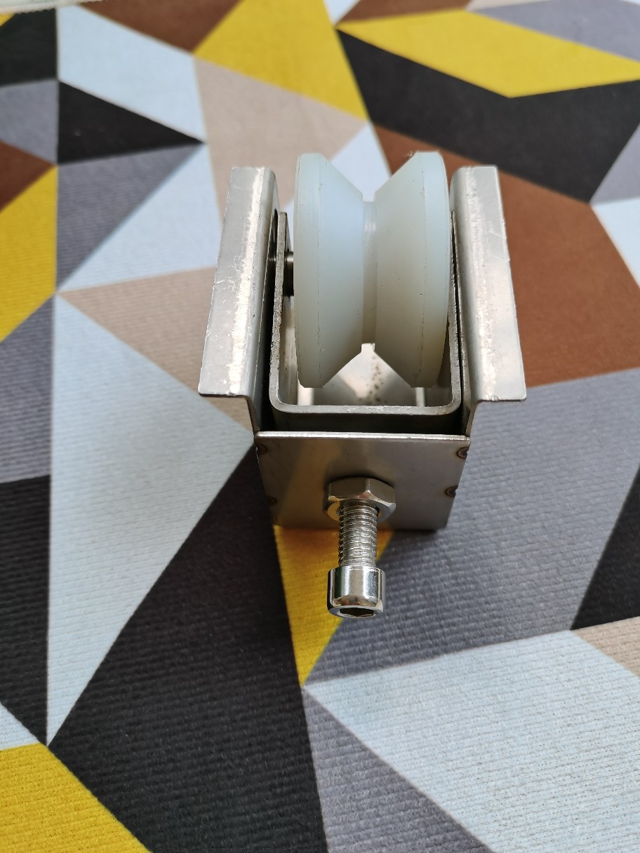 尼龙v型轨道轮移门吊轨滑轮推拉门滑轮起重轨轮门窗配件厂家直供