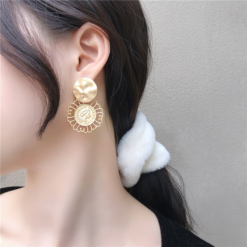 s925银针金属镂空耳环女法式复古网红气质哑光人头像耳钉耳夹f238