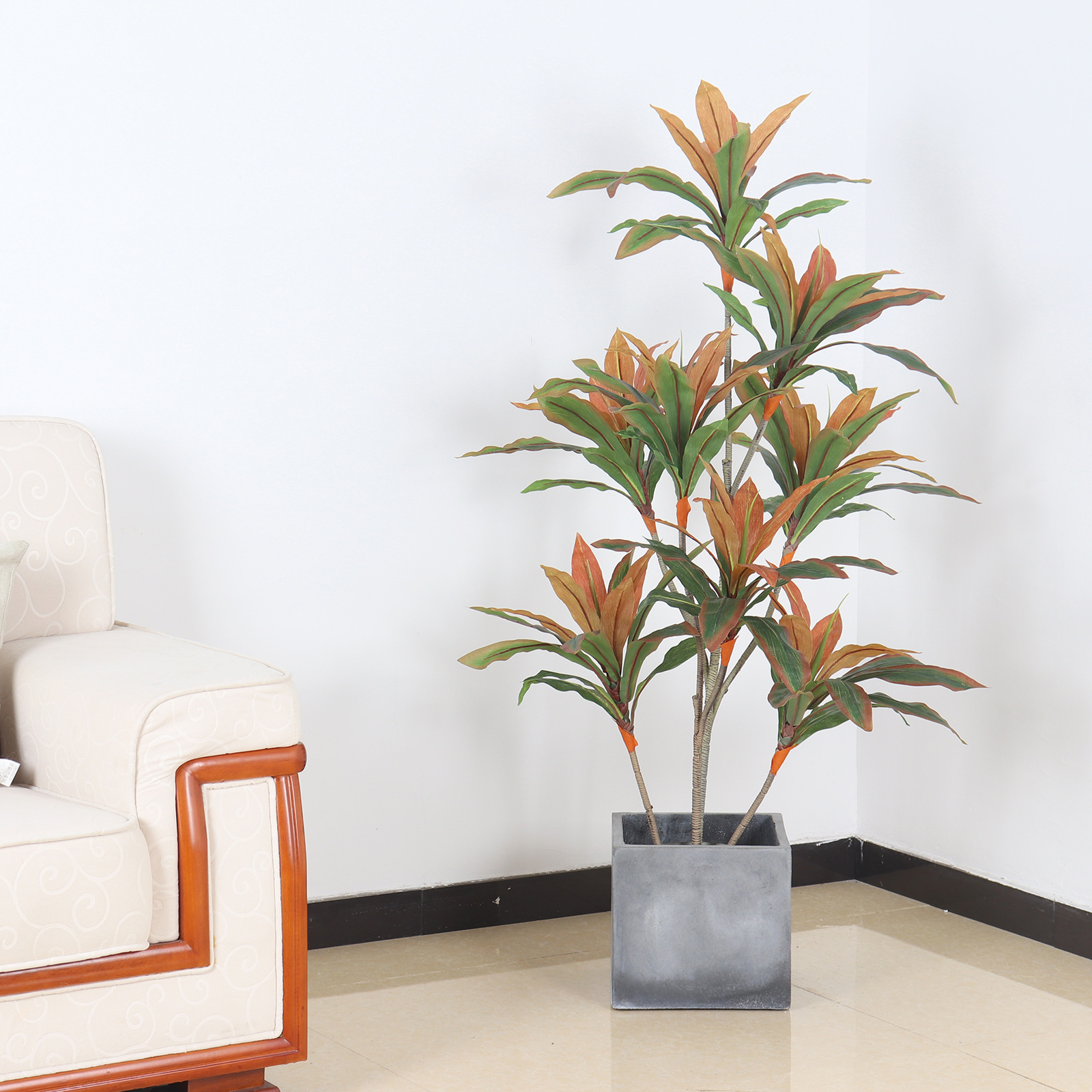 简约风室内酒店电梯楼梯转角装饰落地绿色盆栽仿真巴西马尾铁假树