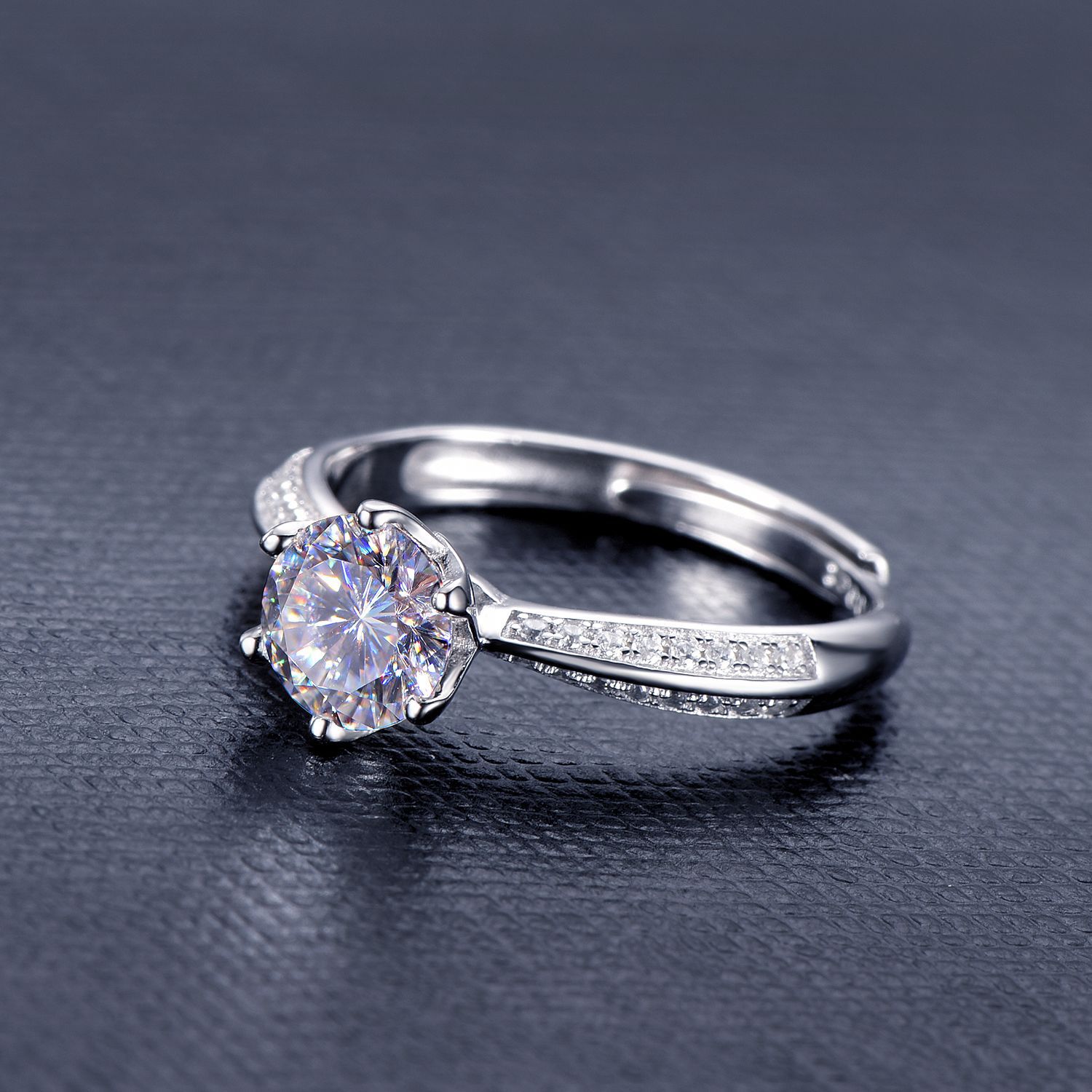 莫桑钻银戒指d色1克拉半壁江山 s925银戒托 手工镶嵌女款婚戒饰品