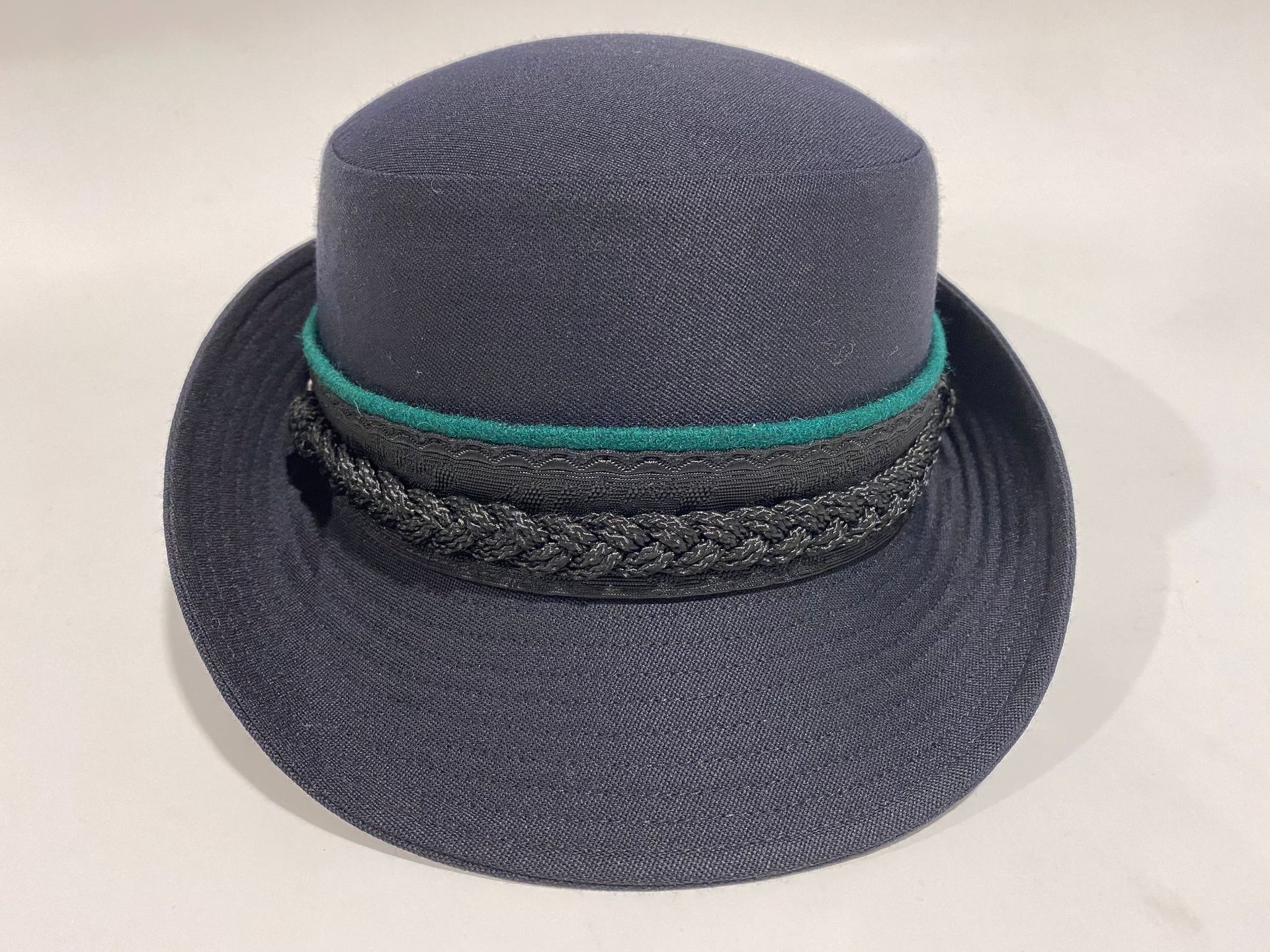 女军帽翻边帽保安帽女职业女性黑色卷沿保安帽子来料来图制作logo