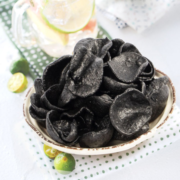 黑暗料理墨烧鱼片墨鱼脆片休闲零食墨鱼味膨化即食海鲜批发oem