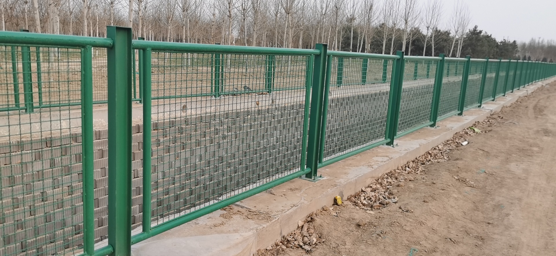 水库围栏 水库护栏网厂家直销 水库围挡护栏网 河道护栏网