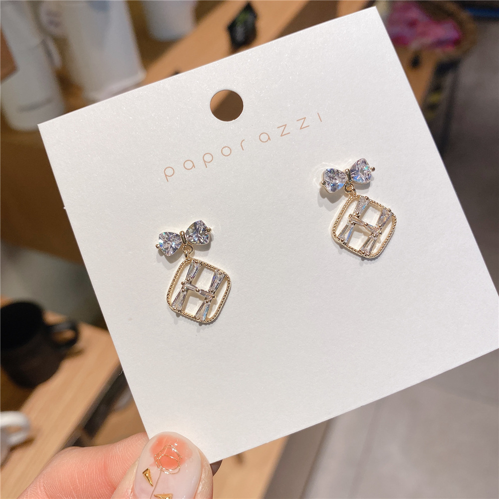 2021new Fresh Exquisite Circle Bow Earrings All-Match Zircon-Encrusted Stud Earrings Earrings Female Letters