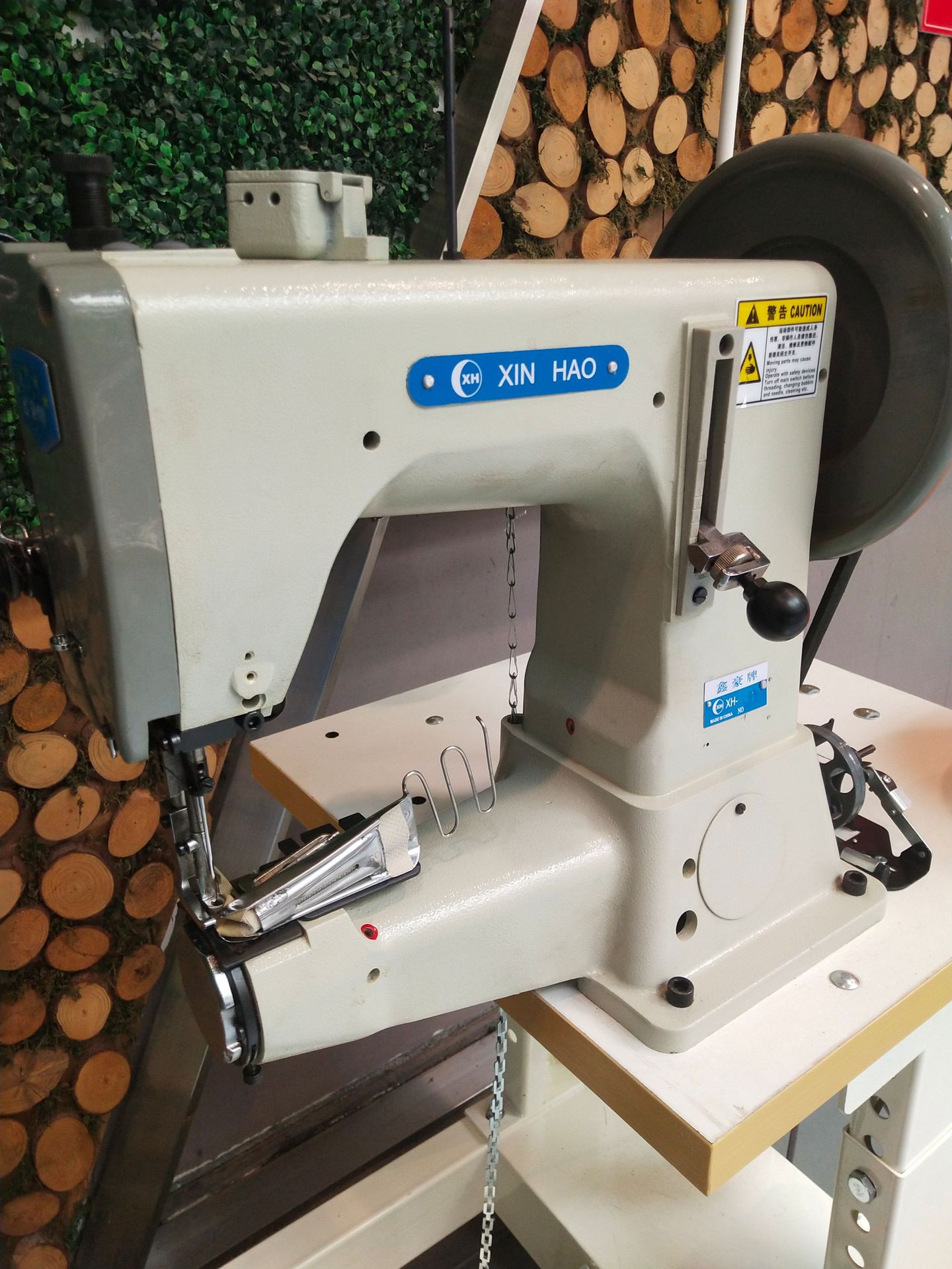 汽车脚垫厚料包边缝纫机 三同步综合送料包边机 工业缝纫机