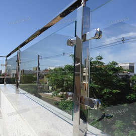 不锈钢立柱玻璃护栏 阳台庭院玻璃夹胶护栏 卡槽玻璃护栏