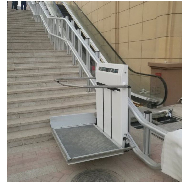 地铁口无障碍升降设施 轮椅专用升降平台 安全便捷 老人爬楼机