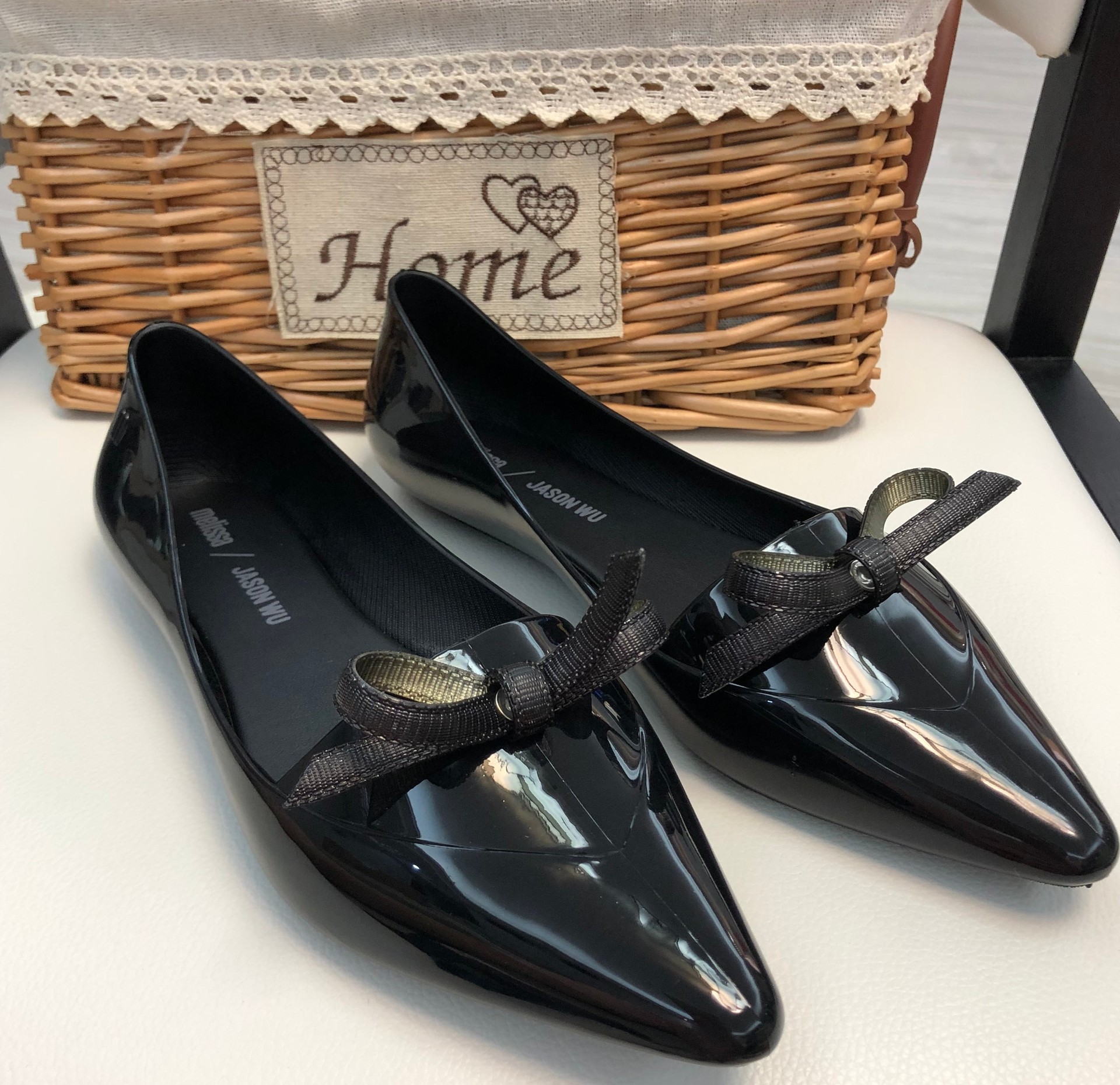 梅丽莎尖头蝴蝶结女鞋平底凉鞋防滑雨季鞋子韩版时尚女果冻鞋