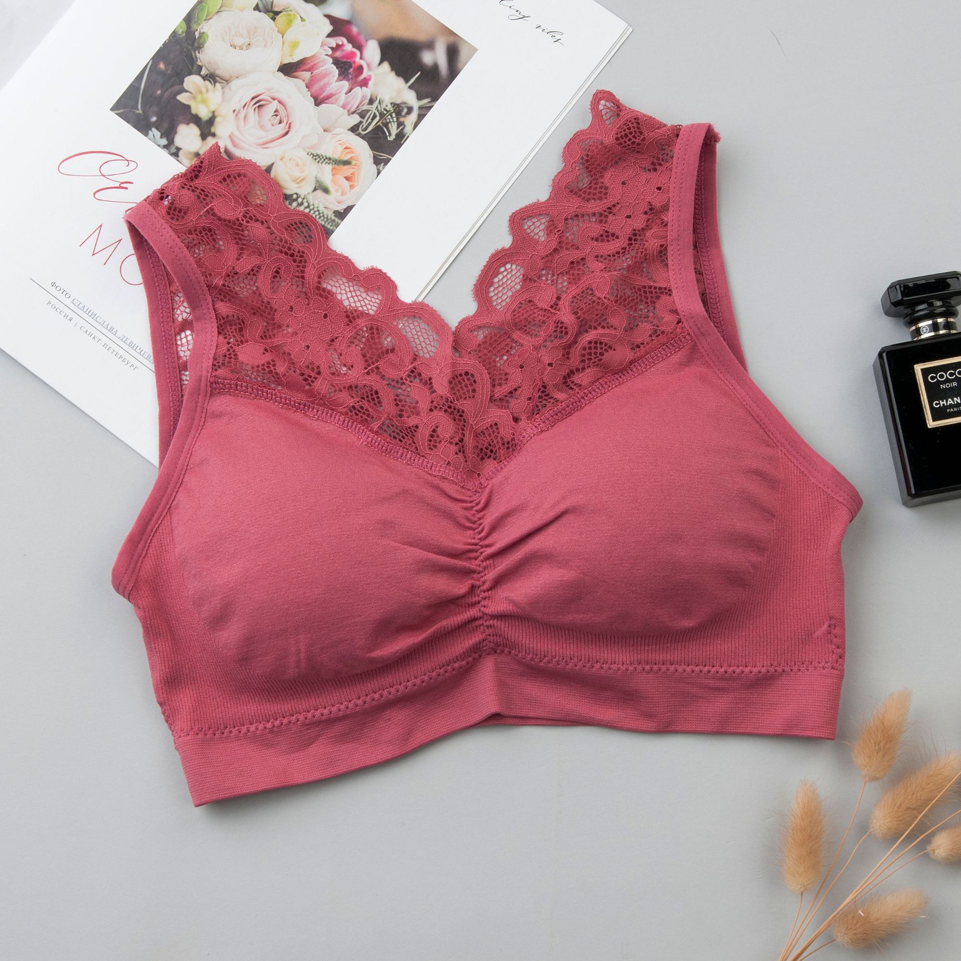 无缝新款蕾丝美背裹胸抹胸 无钢圈防走光性感蕾丝v领打底背心女