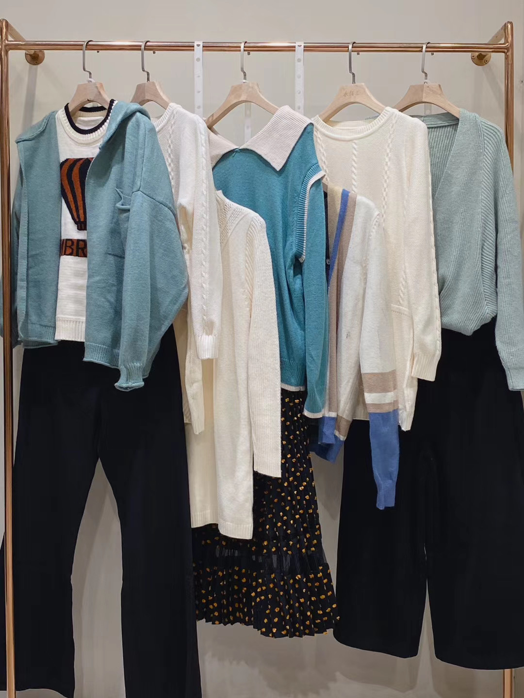 日韩风20禾木毛衣秋装品牌折扣女装尾货走份批发快手直播货源清仓