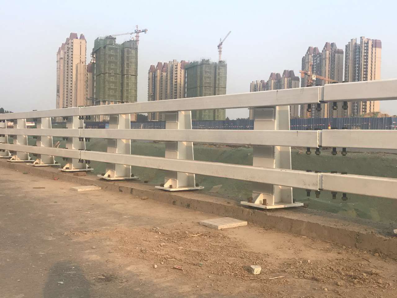 乡村道路 河道景区 天桥铝合金灯光 道路栏杆 不锈钢复合管护栏