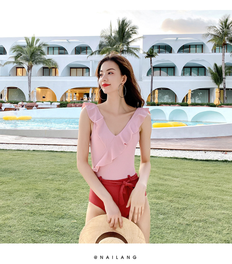 连体泳衣女荷叶边2020新款遮肚显瘦露背简约系带小胸韩版度假游泳