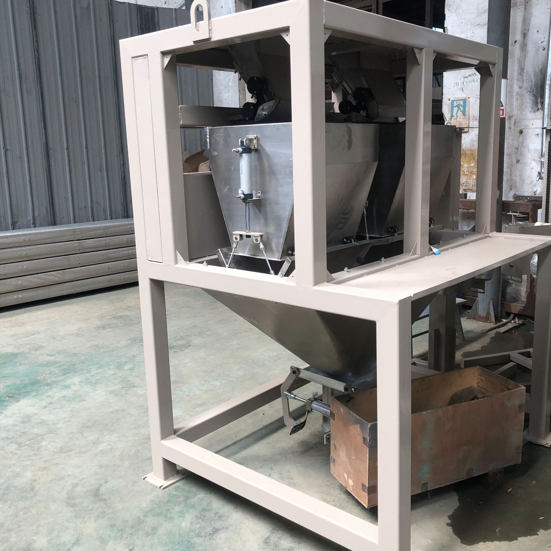 大米袋装称重包装机 25-50公斤自动定量装袋机 饲料颗粒分装机