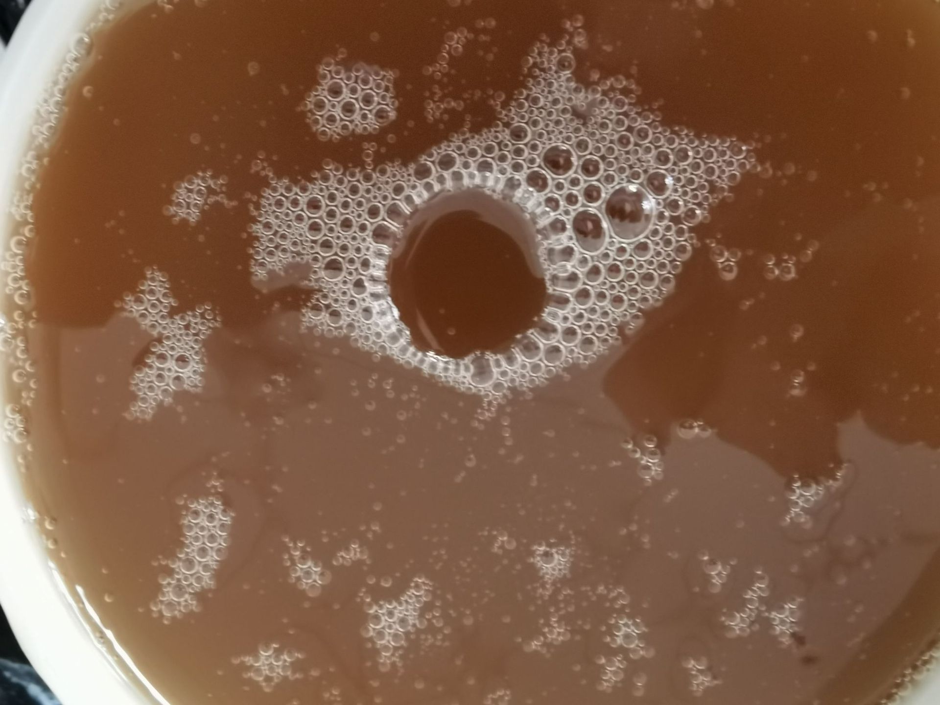 橡胶l产品特性液体丁腈橡胶是由丁二烯和丙烯腈经过乳液聚合反应而成