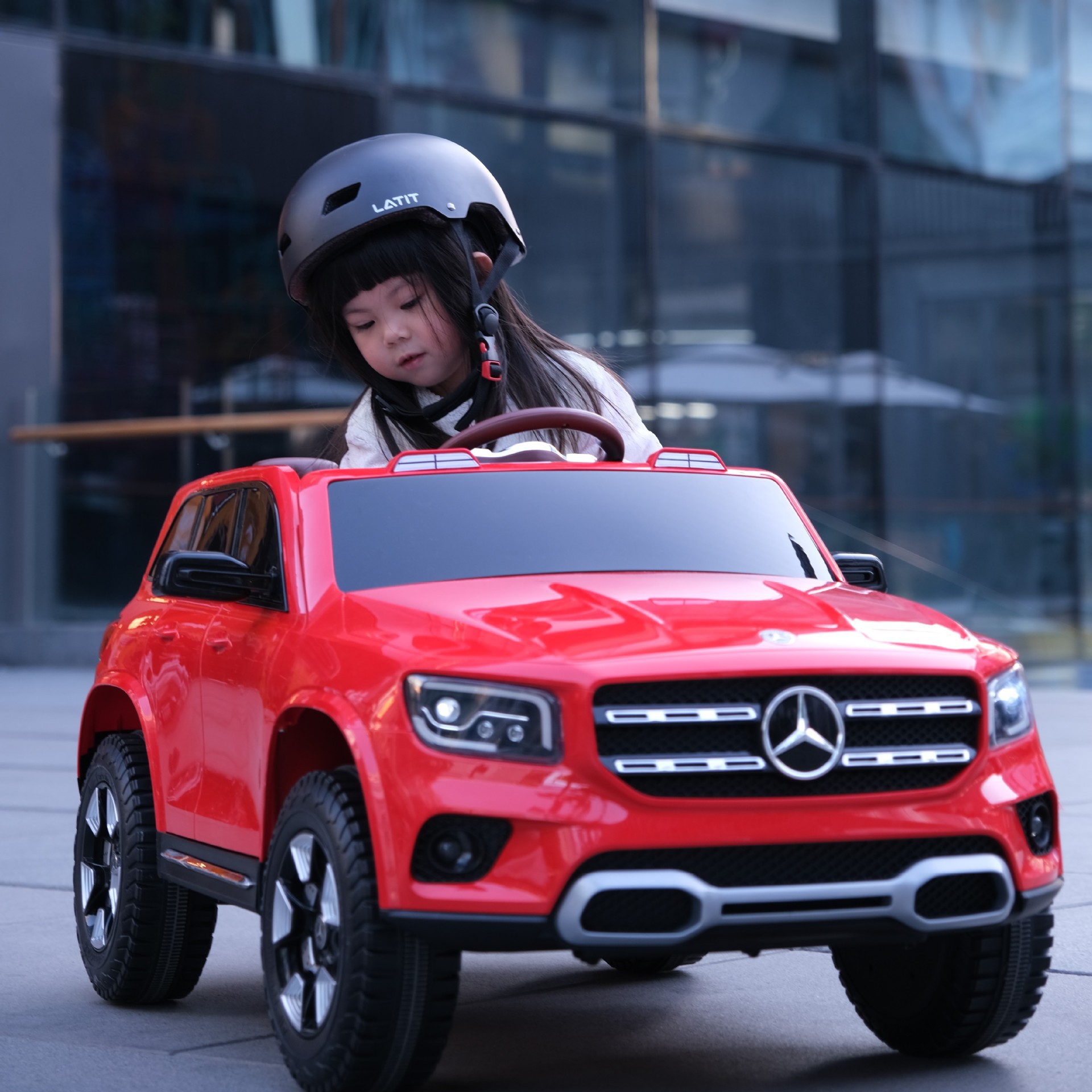 新款奔驰儿童电动四轮汽车带遥控可坐人摇摆车男女小孩玩具童车