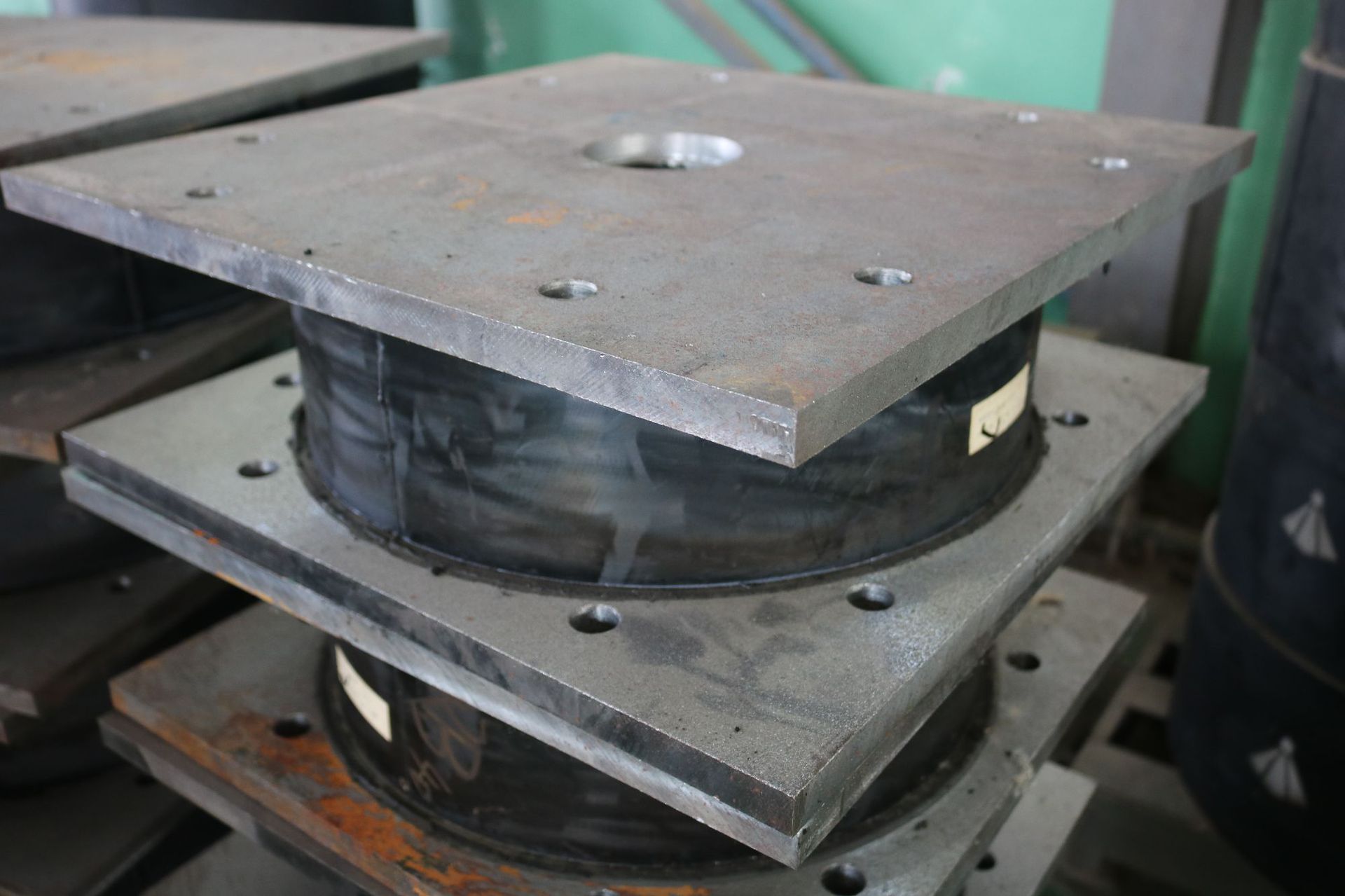 供应桥梁铅芯gzy桥梁y4q铅芯隔震支座现货房建lrb橡胶隔震支座