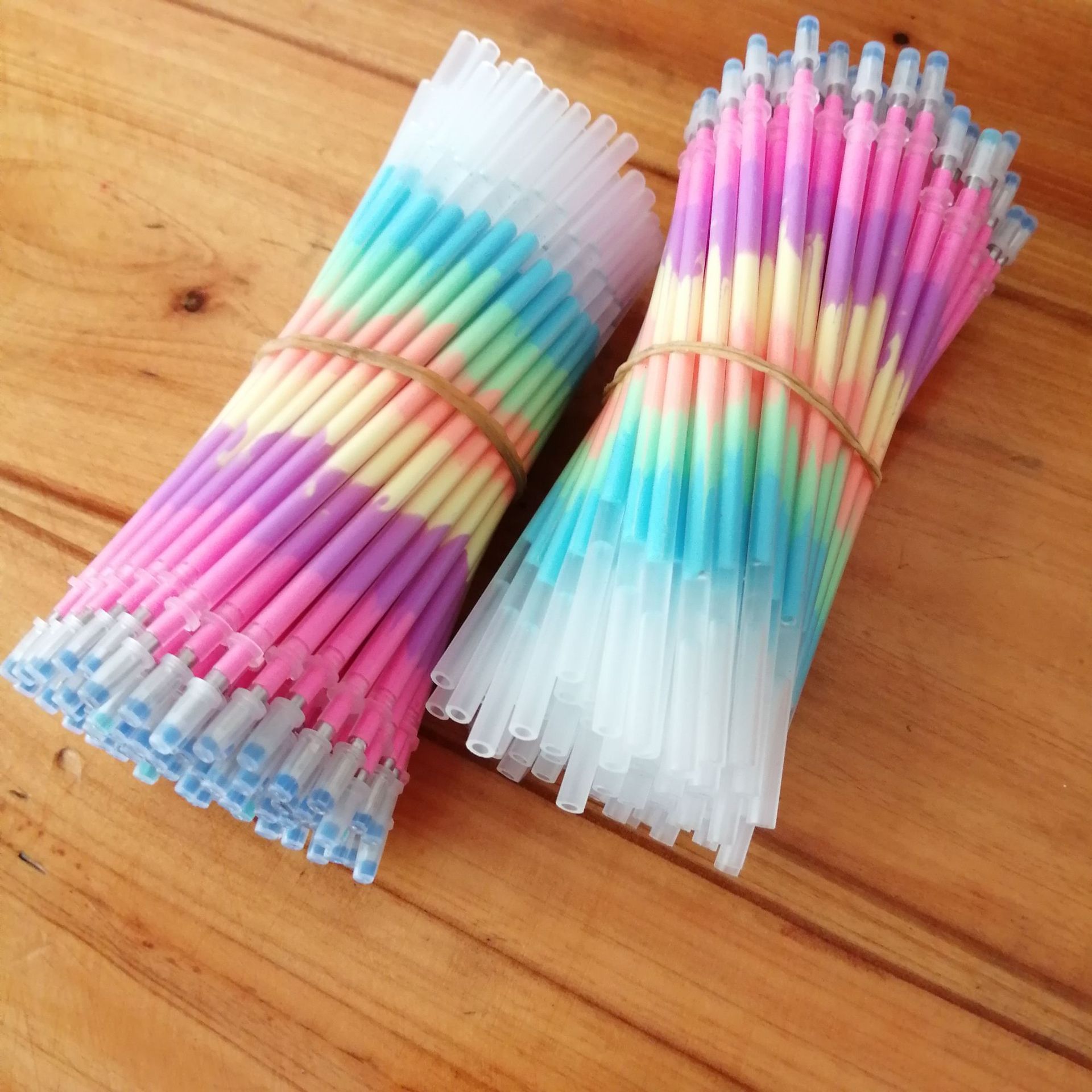 彩虹笔芯彩色中性笔芯 水粉笔芯特价厂家直销