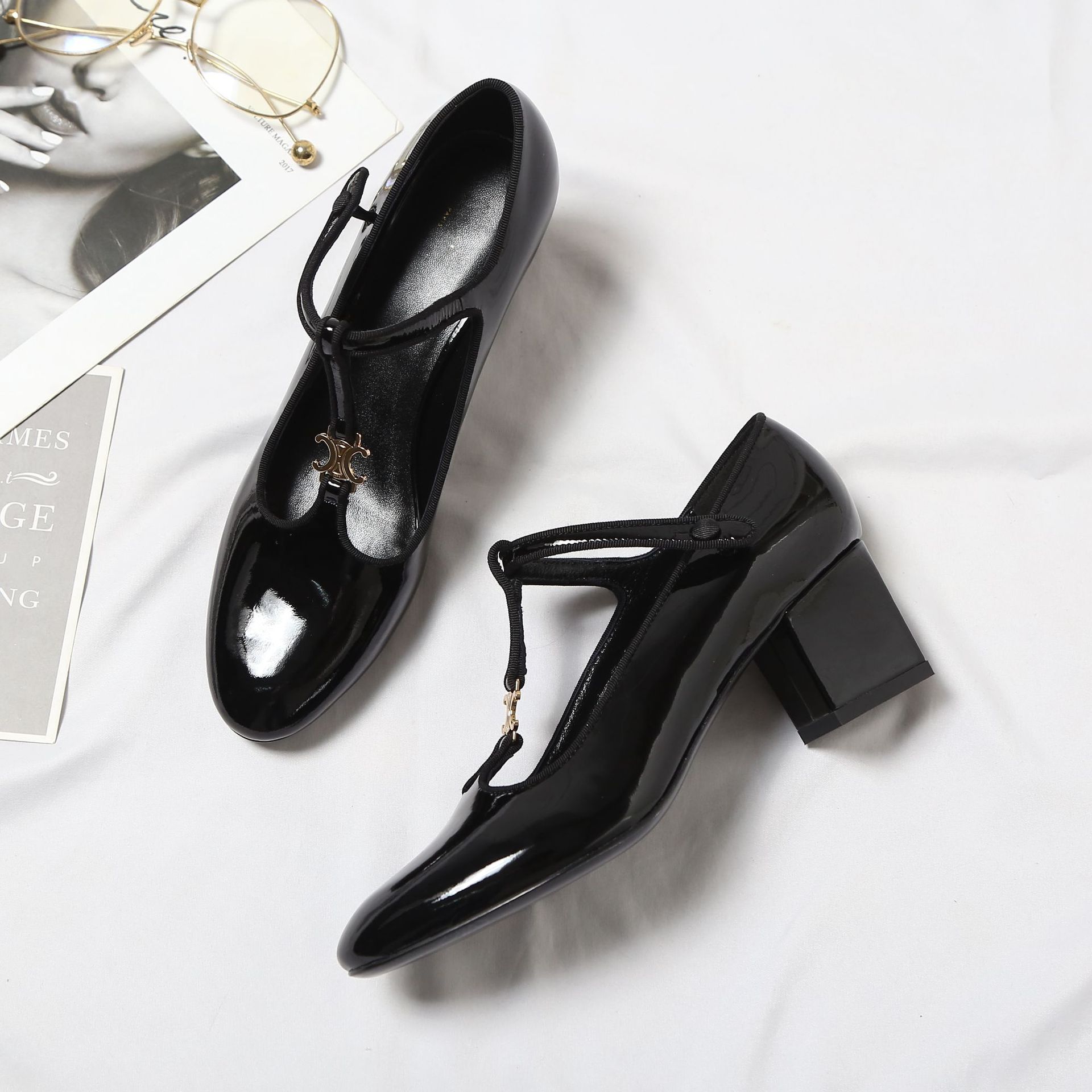 2020新款漆皮丁字鞋单鞋女真皮复古高跟鞋粗跟圆头真皮底玛丽珍鞋