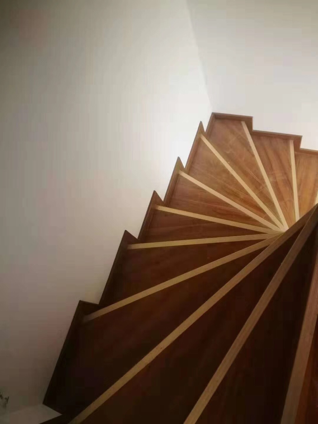 复合木地板收边条柜子隔断楼梯七字扣条佛山批发铝合金直角扣