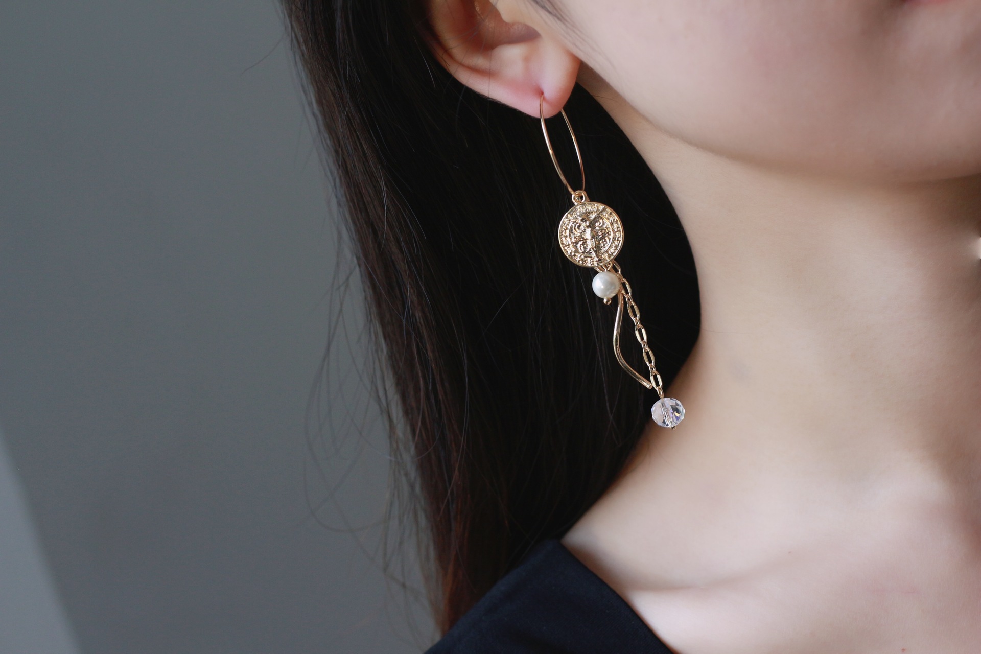 薇洛诗美式复古巴洛克风格铜牌人像欧美风长款弯曲耳环女耳坠