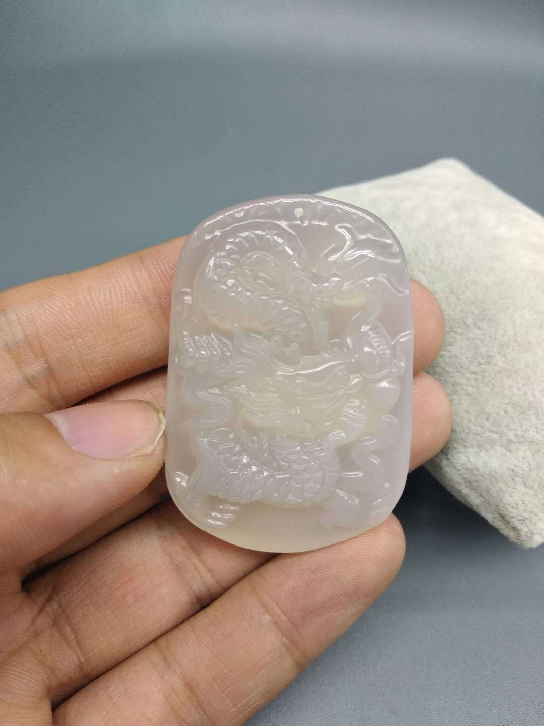 天然冰种白玉髓龙牌吊坠 玉石挂件男款 商务促销礼品