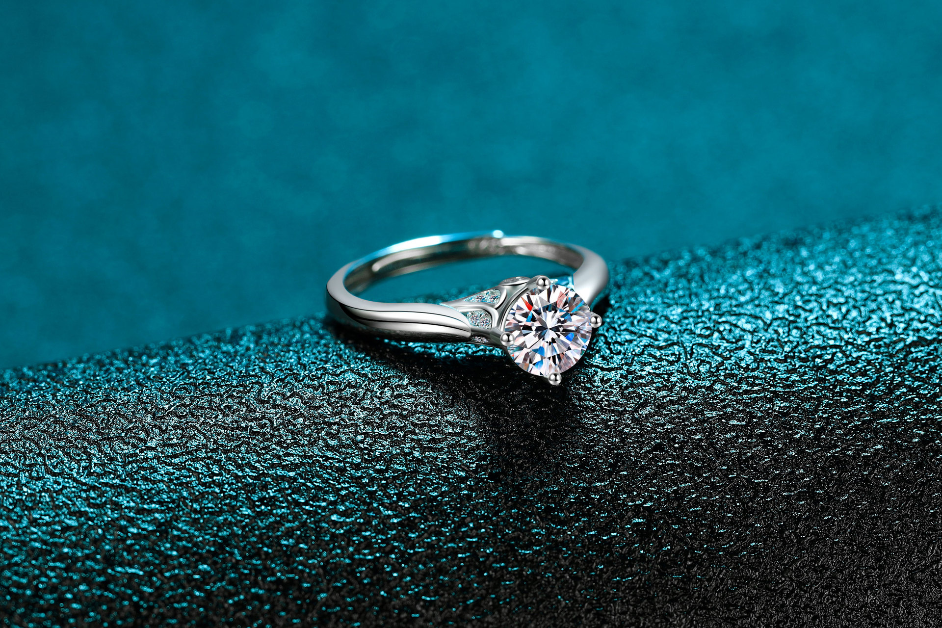 s925纯银高端莫桑钻幅度戒指女简约四爪满钻开口戒时尚个性戒环