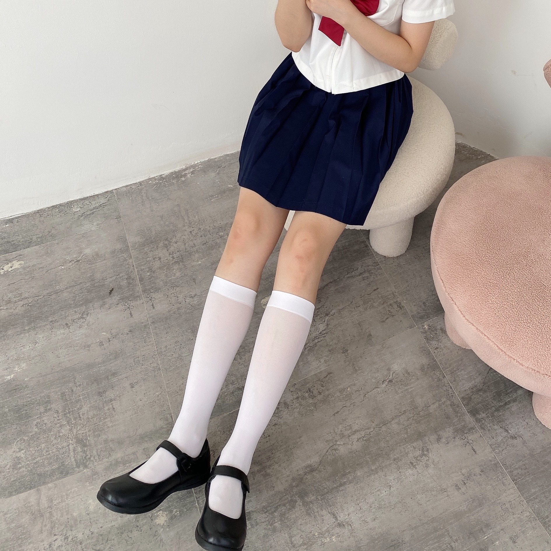 天鹅绒长筒袜jk搭配可长可短ins风小腿袜黑白短袜中筒百搭过膝袜