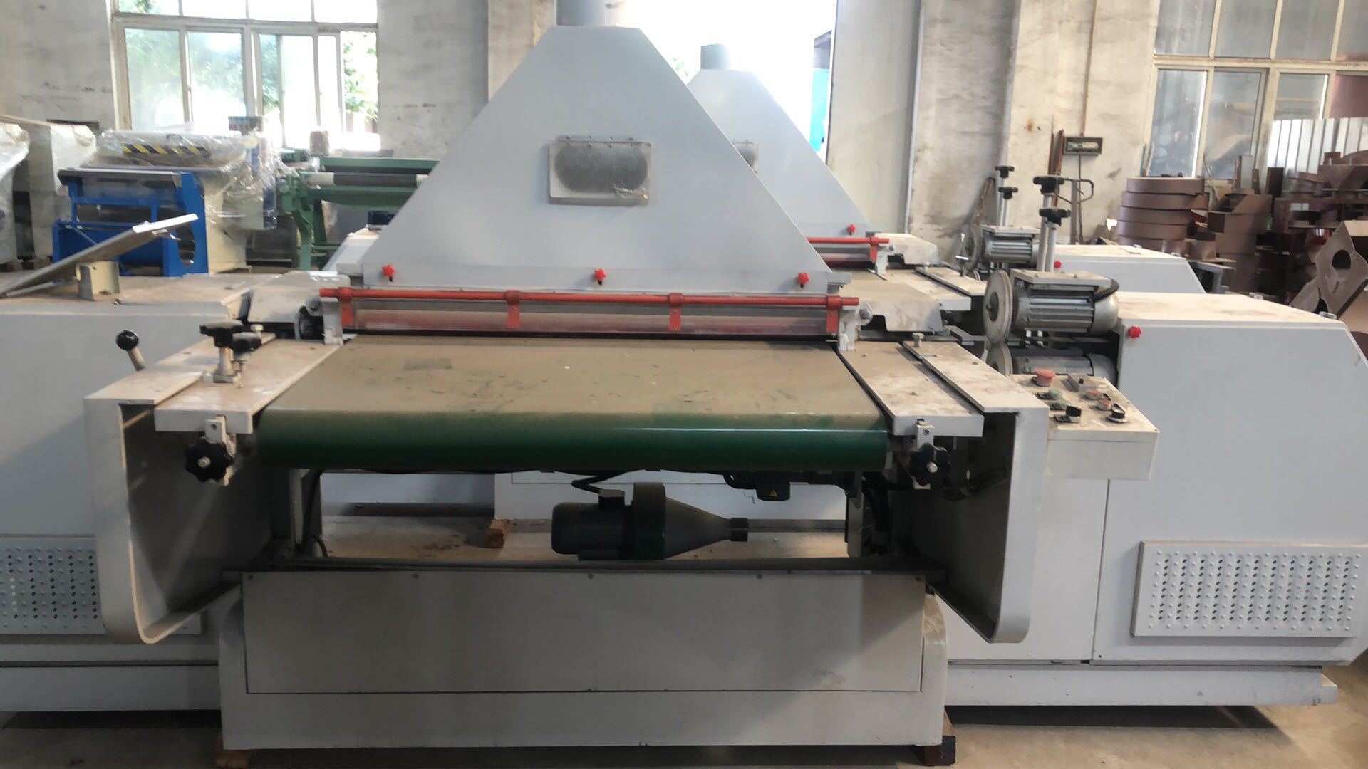 挑线机,块毯剪毛机,地毯剪毛机,绣花布剪毛机,剪线机等纺织后整理设备