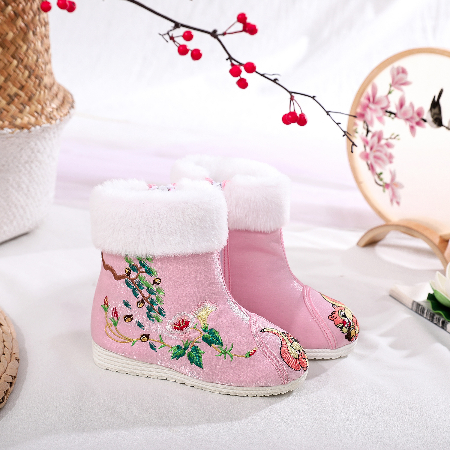 儿童绣花鞋冬汉服鞋女童古装民族风公主靴子女孩唐装古风拜年棉靴