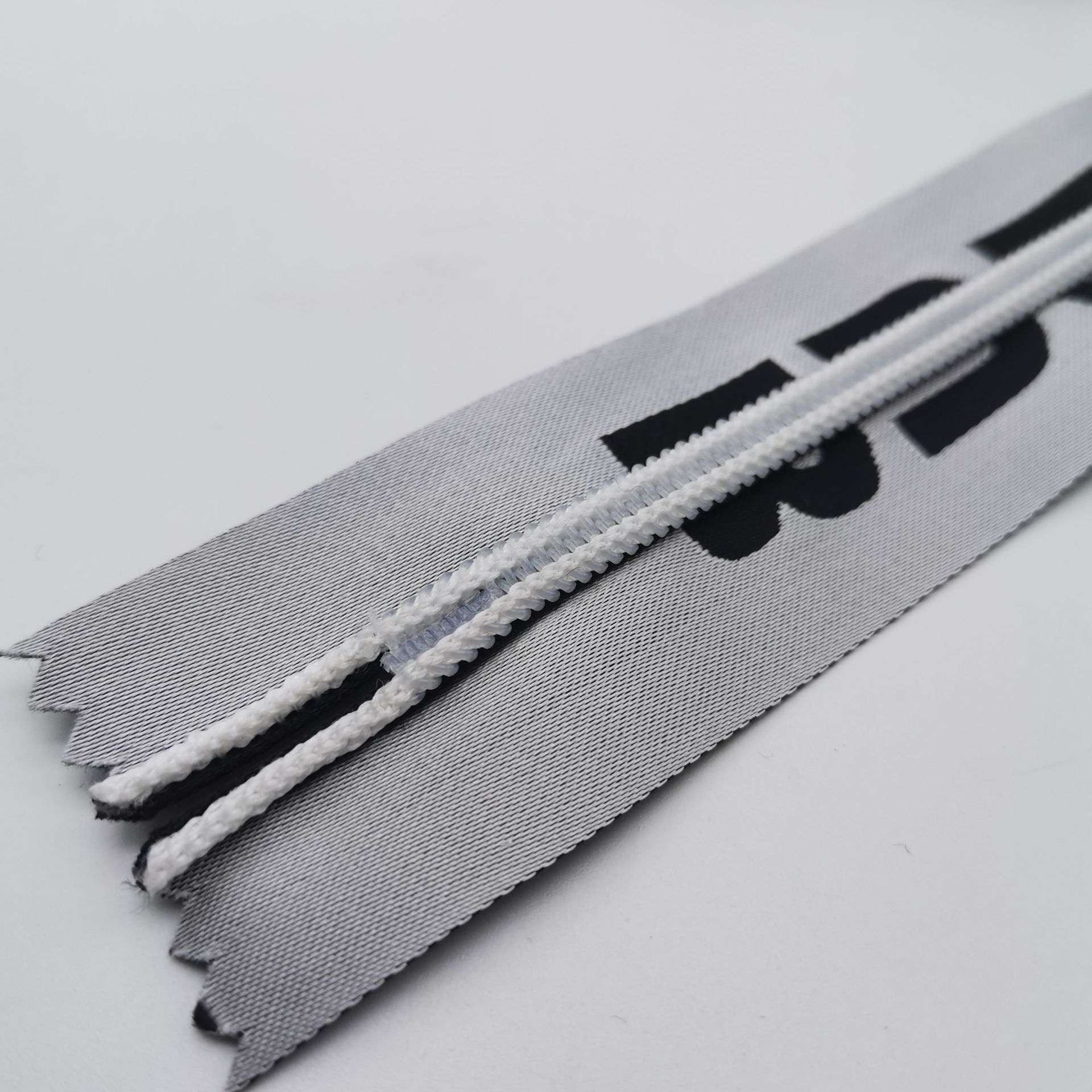 5号隐形拉链 尼龙拉链提花绣花字母布带色丁布边绸缎水滴型拉链头