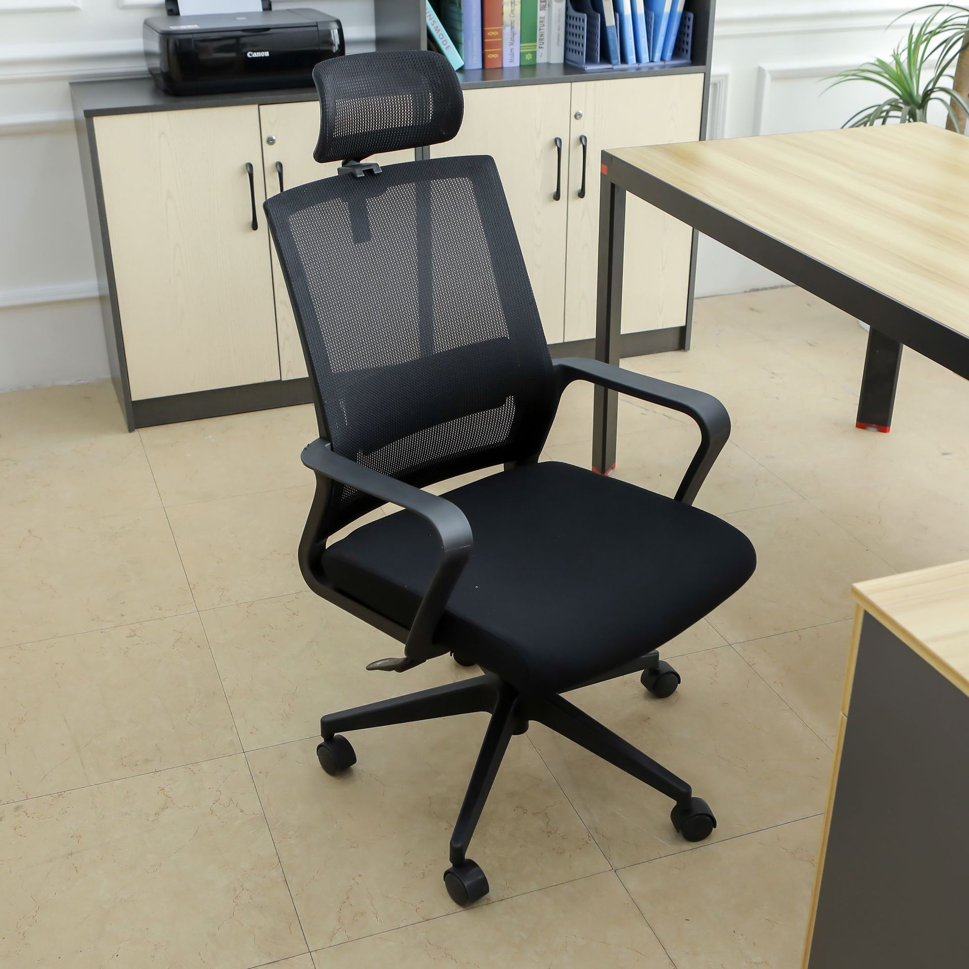 主营产品:办公家具;客厅家具;餐厅家具;卧室家具;成套家具;沙发;椅子