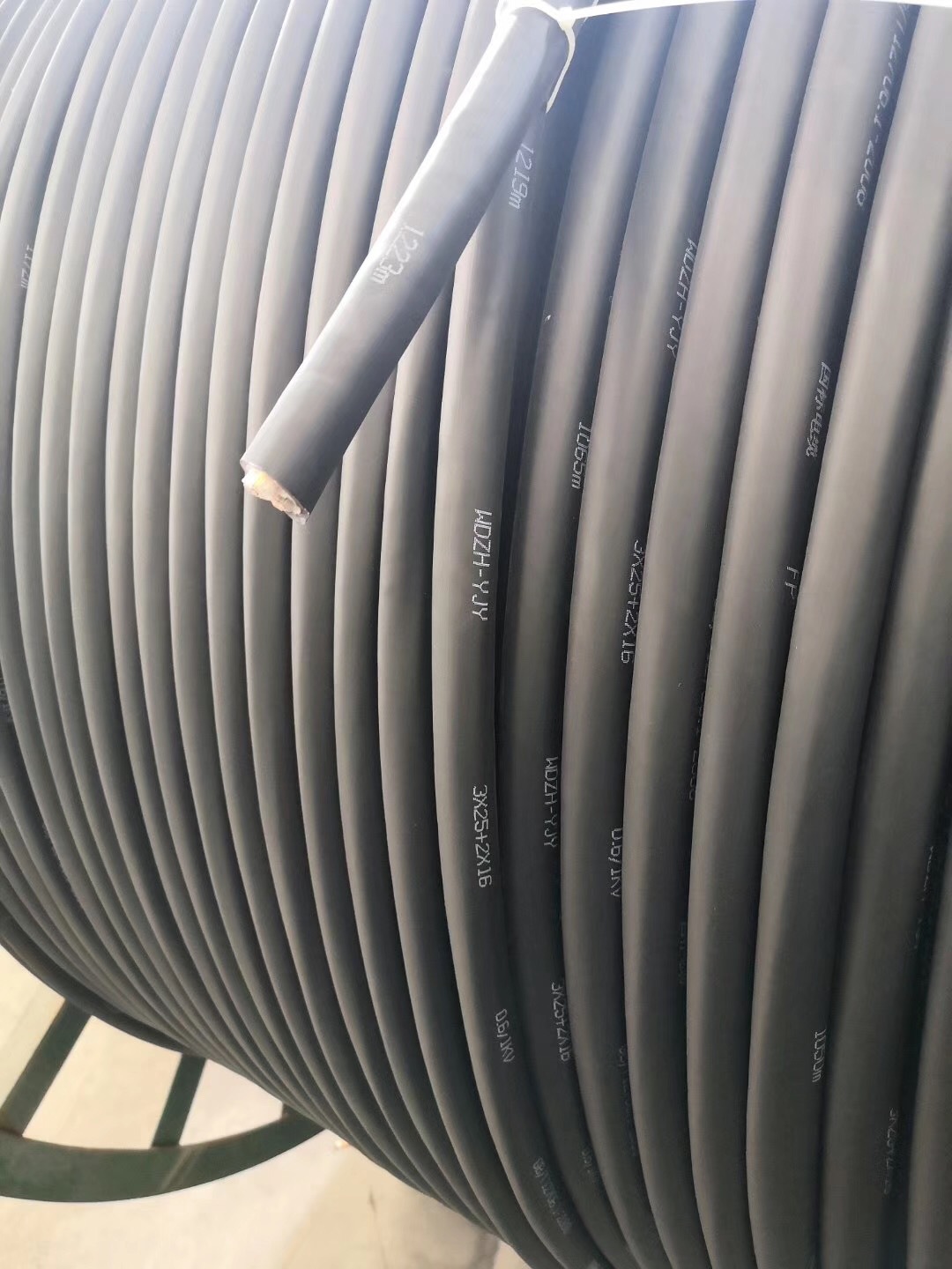 低烟无卤耐火wdznyjy4*240 1/2电缆240平方3 1芯5芯铜线