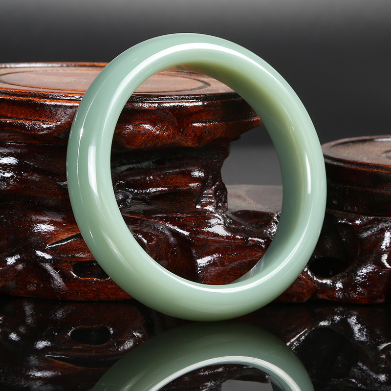 欧舜达新疆和田玉俄罗斯瓷白碧玉宽条手镯玉石镯子鸭蛋青粉青