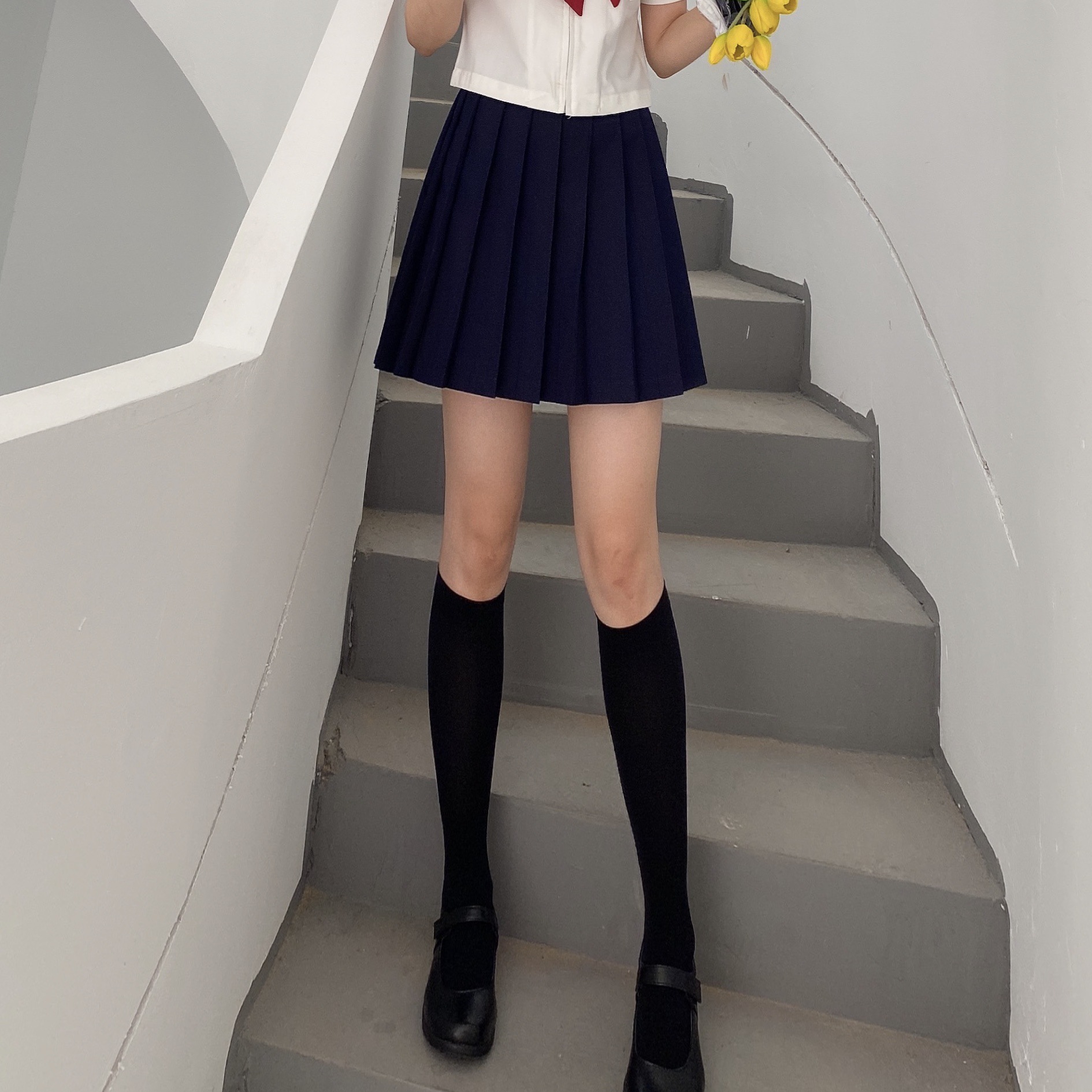 天鹅绒长筒袜jk搭配可长可短ins风小腿袜黑白短袜中筒百搭过膝袜