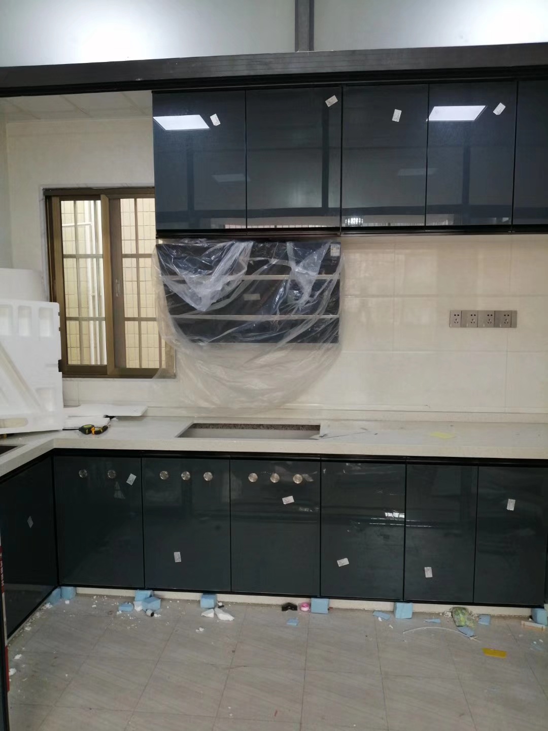 厂家直销新款隐边佛山厂家批发定制橱柜门地柜门吊柜门定做晶钢门