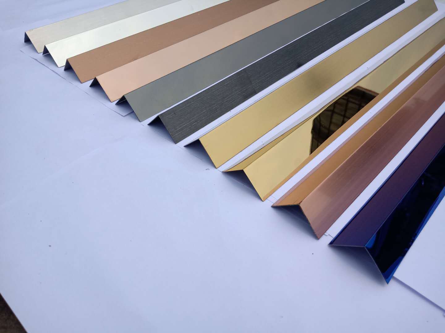 厂家直销304不锈钢玫瑰金装饰条包边条踢脚线u型槽天花装饰线条