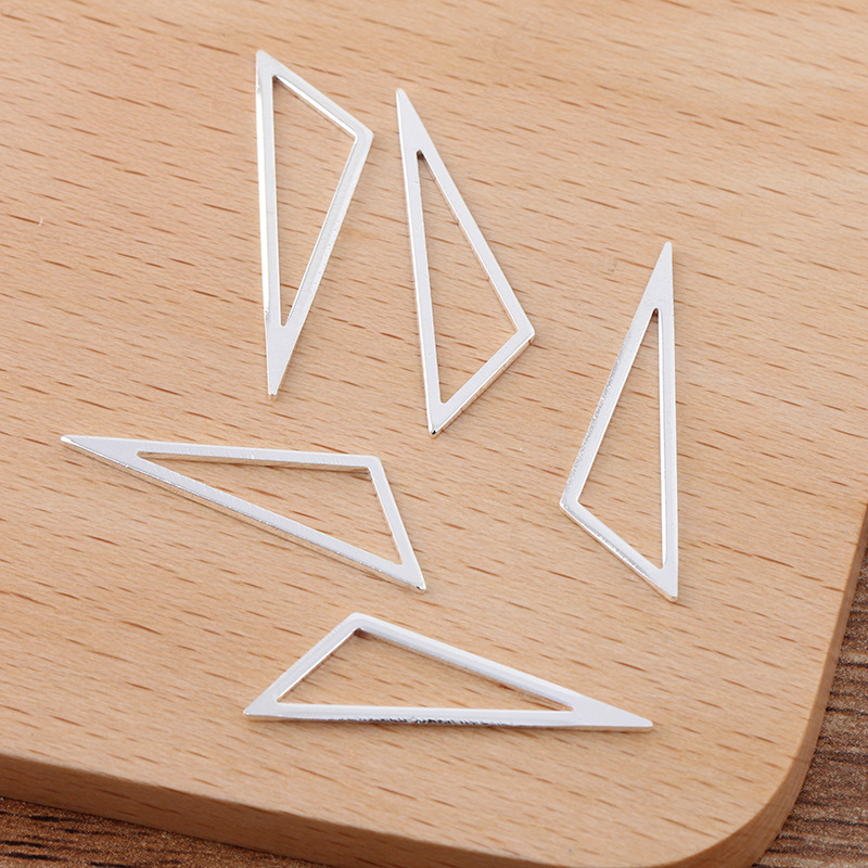 尺寸: 28*8mm粗厚三角形  注:手工测量会有少许误差,以收到的实物为准